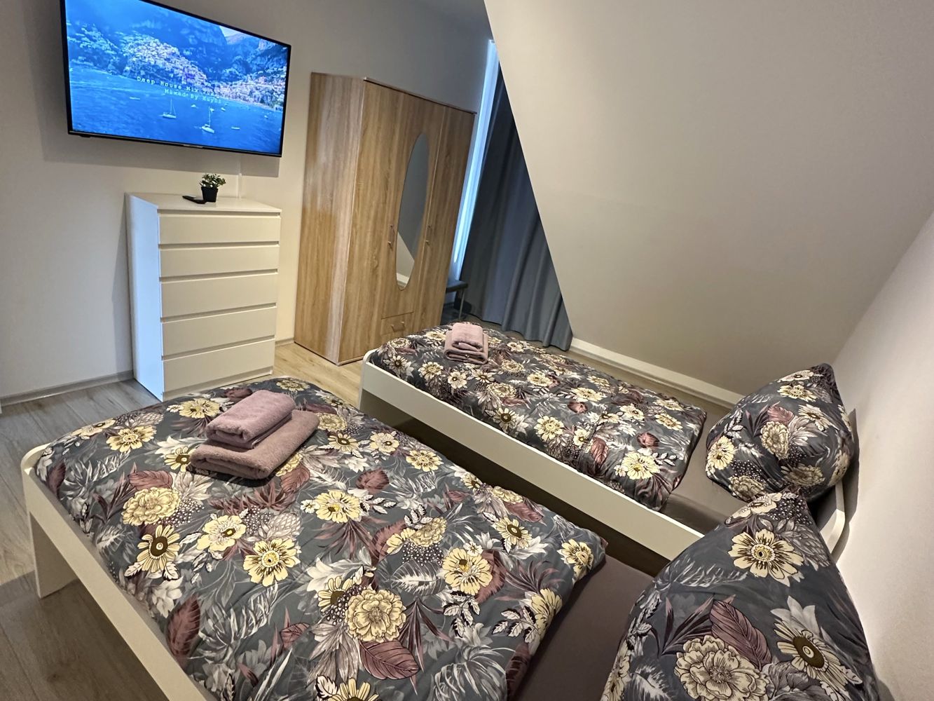 Monteurzimmer: Schlafzimmer Ferienwohnung Castrop-Rauxel - HomeRent in Castrop-Rauxel