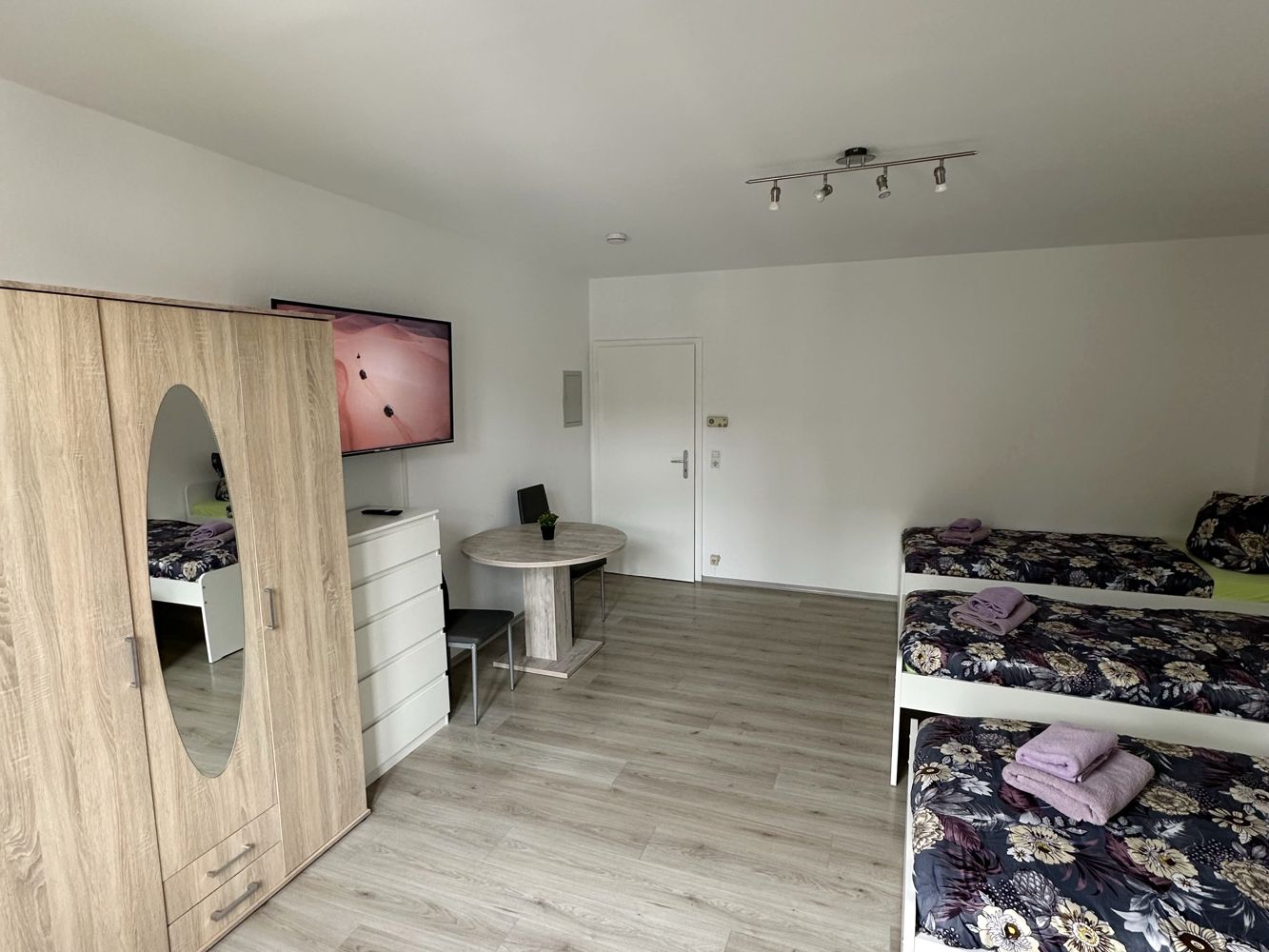 Monteurzimmer: Schlafzimmer Ferienwohnung Castrop-Rauxel - HomeRent in Castrop-Rauxel