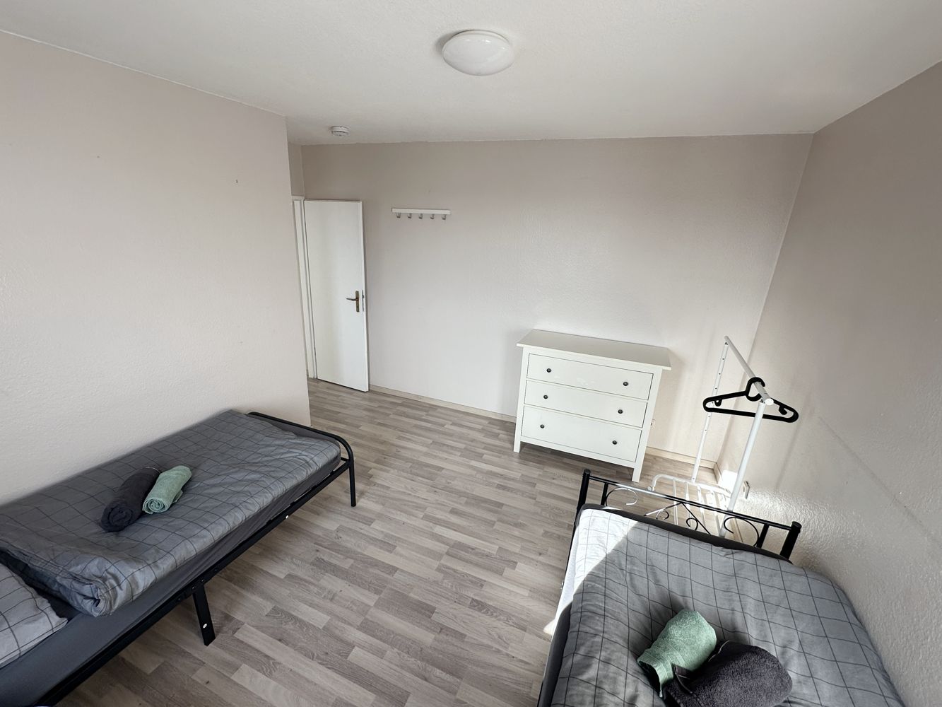 Monteurzimmer: Ferienwohnung Raunheim Schlafzimmer - HomeRent in Raunheim bei Groß-Gerau