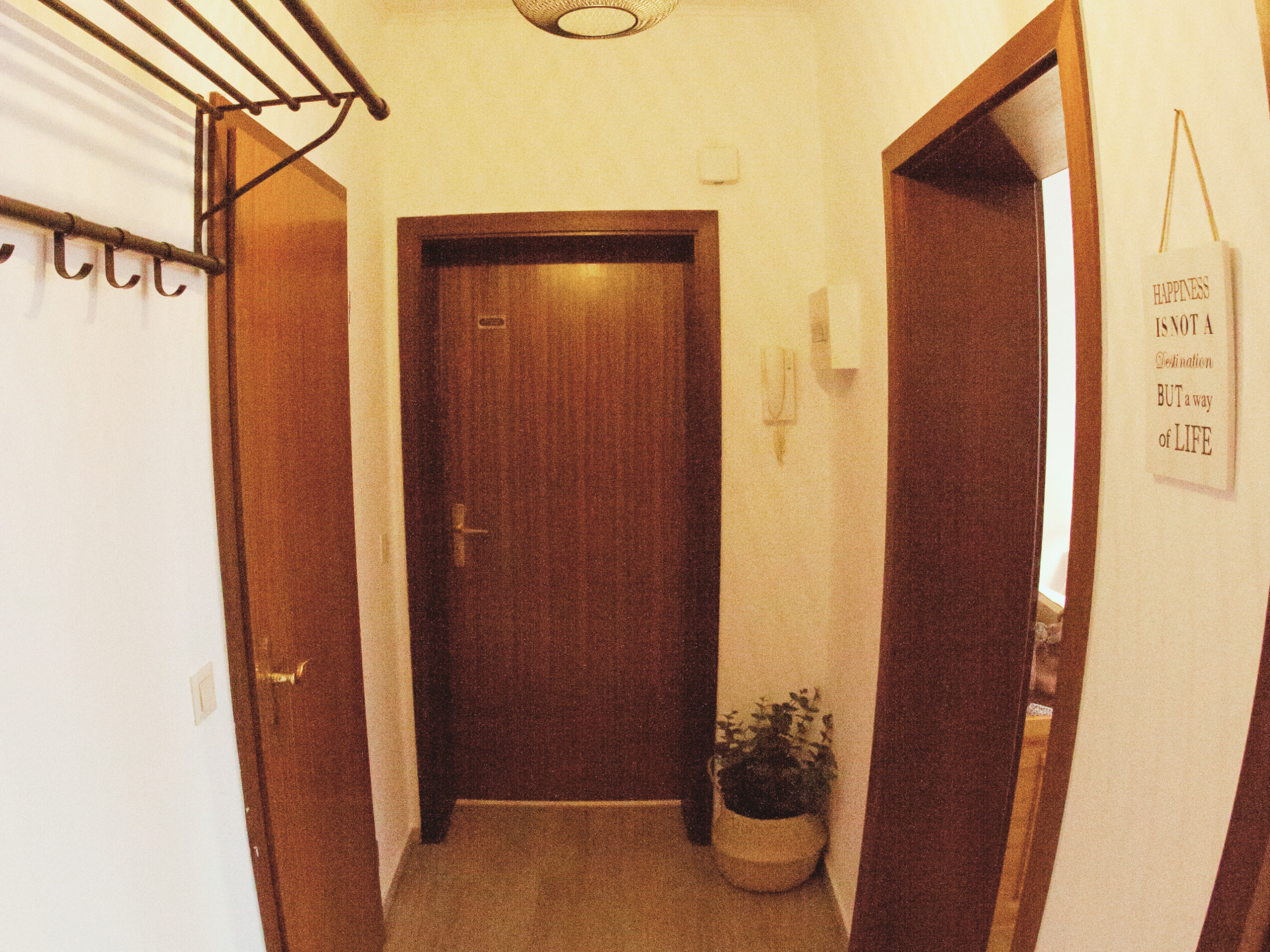 Monteurwohnung - TV - Oberlausitz - Flur mit Garderobe - flex living -  Monteurwohnungen in Spremberg