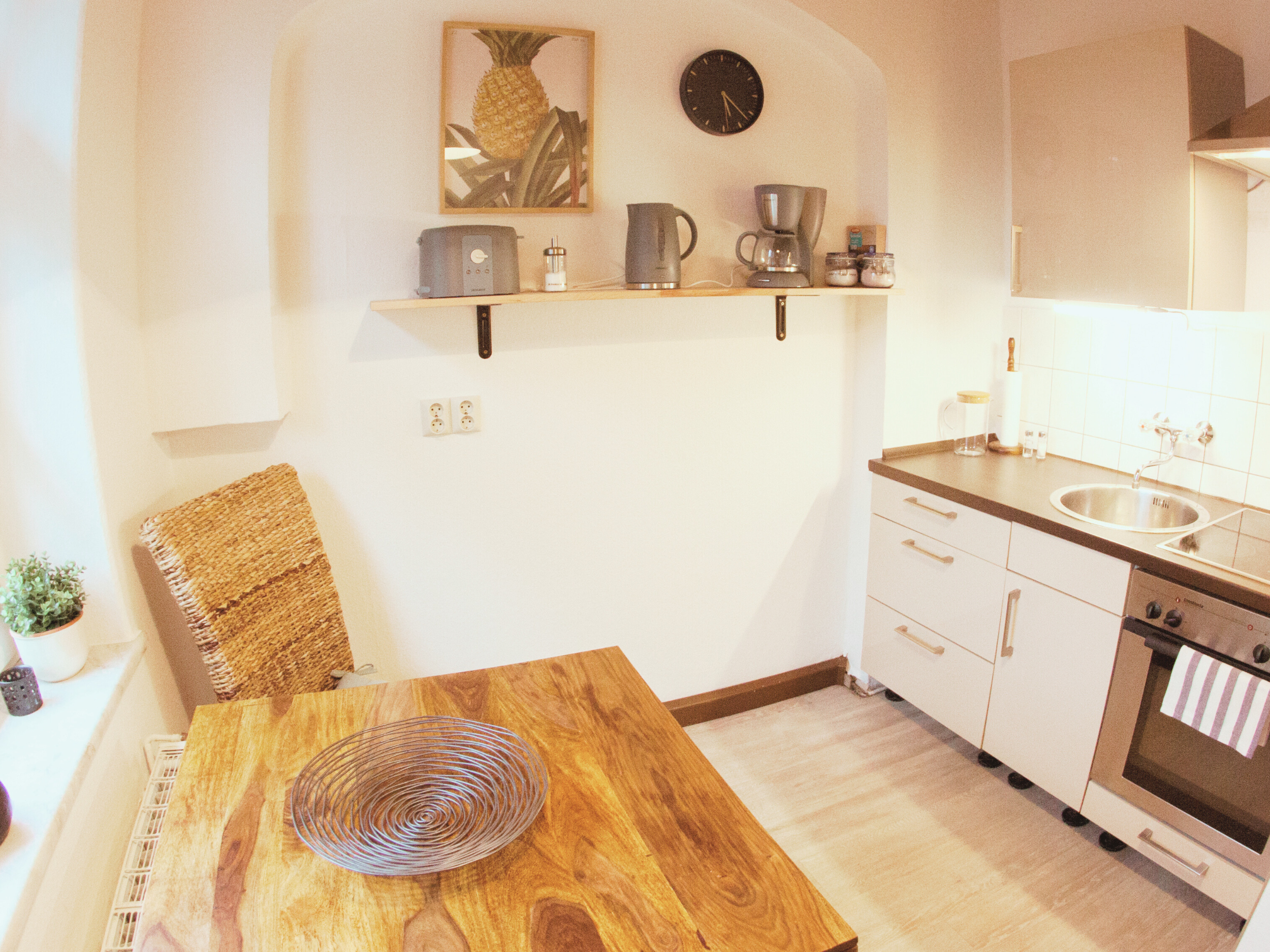 Monteurwohnung - TV - Oberlausitz - voll ausgestattete Küche - flex living -  Monteurwohnungen in Spremberg