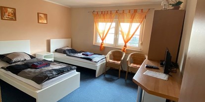 Monteurwohnung - Baden-Württemberg - Doppelzimmer mit Einzelbett, Fernseher, Wifi bzw. Wlan, Kühlschrank Dusche und WC
 - Pension Vanessa Kronau