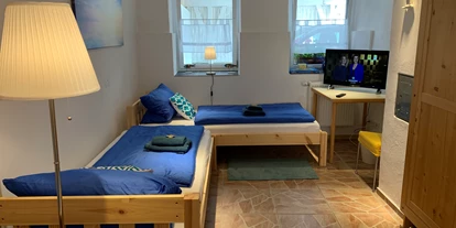 Monteurwohnung - PLZ 79312 (Deutschland) - Schlafzimmer 1 - Monteurwohnung Elfriede - Küche - TV - 2 Parkplätze - 2 Bäder