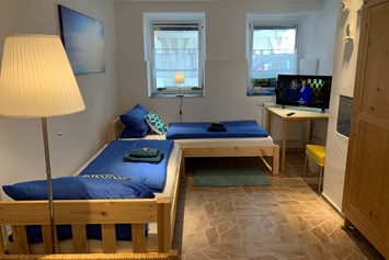 Monteurwohnung: Schlafzimmer 1 - Monteurwohnung Elfriede - Küche - TV - 2 Parkplätze - 2 Bäder