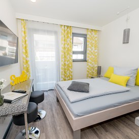 Monteurzimmer: Separate Schlafzimmer mit TV für Ihre Privatsphäre - Apartmenthaus & Ferienwohnungen Horster