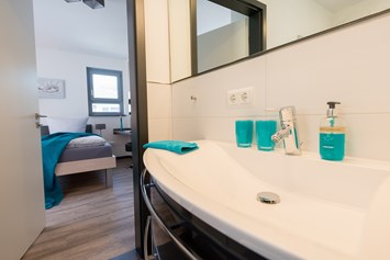 Monteurzimmer: Eigene Bäder für ungestörte Privatsphäre im Apartmenthaus Horster - Apartmenthaus & Ferienwohnungen Horster