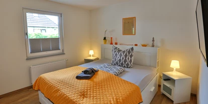 Monteurwohnung - Kaffeemaschine - Schleswig-Holstein - Schlafen EG mit eigenen TV - Hus Möwenschiet 2-8 Pers.