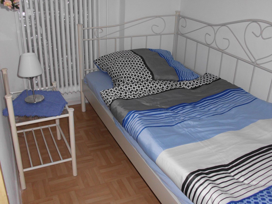 Monteurzimmer: Schlafzimmer mit 1 Bett - Am Hang