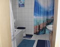 Monteurzimmer: Bad mit Badewanne und WC 

Handtücher und Bettwäsche können gestellt werden  - Am Hang