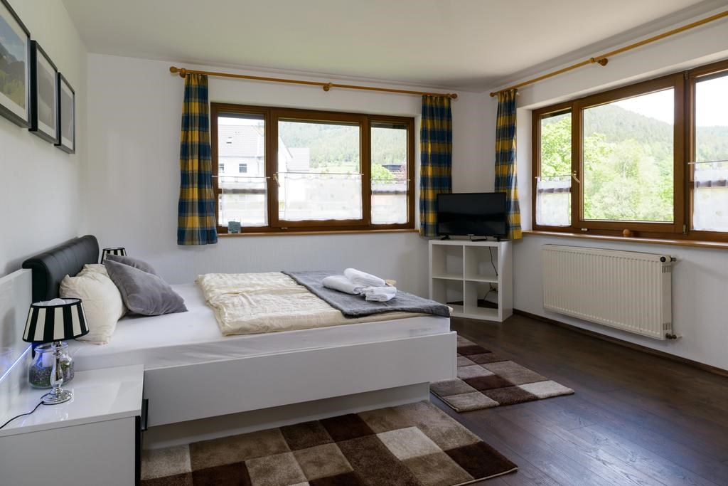 Monteurzimmer: Zimmer mit Flachbild-TV - Im Tannengrund GmbH