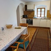 Monteurwohnung: Komplette Küche mit Essecke - Monteur-Wohnung im Süden von Graz
