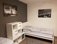 Monteurzimmer: Eines der Schlafzimmer der Monterunterkünfte Sennhenn mit Einzelbetten - Monterunterkünfte Sennhenn
