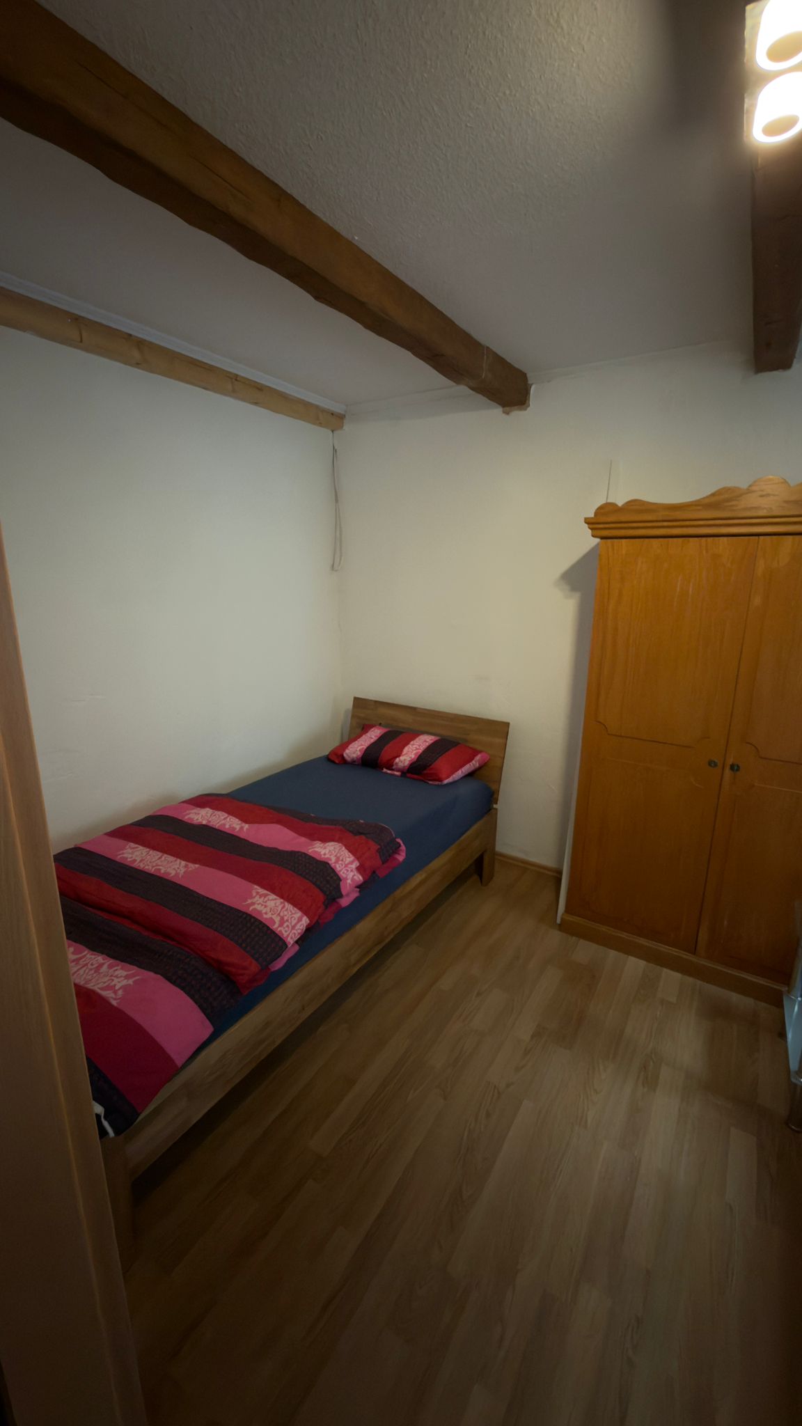 Monteurwohnung - Lörrach - Schlafzimmer Bett 2 - Monteurzimmer Südbaden