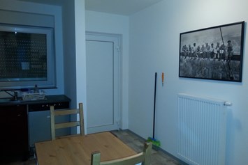 Monteurzimmer: Küche mit Esstisch - Monteurzimmer Mannheim - Ludwigshafen