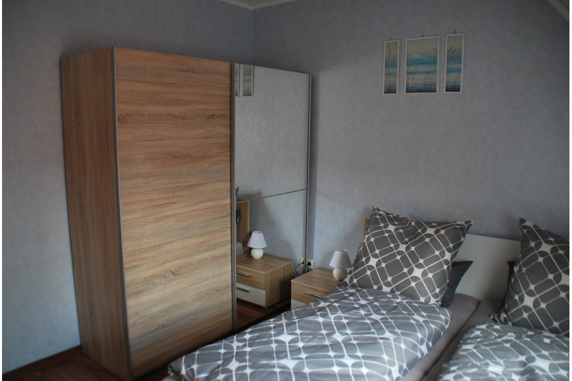 Monteurzimmer: Doppelzimmer mit Kleiderschrank - Schlafen wie Zuhause