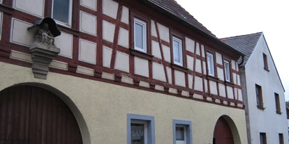 Monteurwohnung - PLZ 97342 (Deutschland) - Eingang zum Hof - Schlafen wie Zuhause