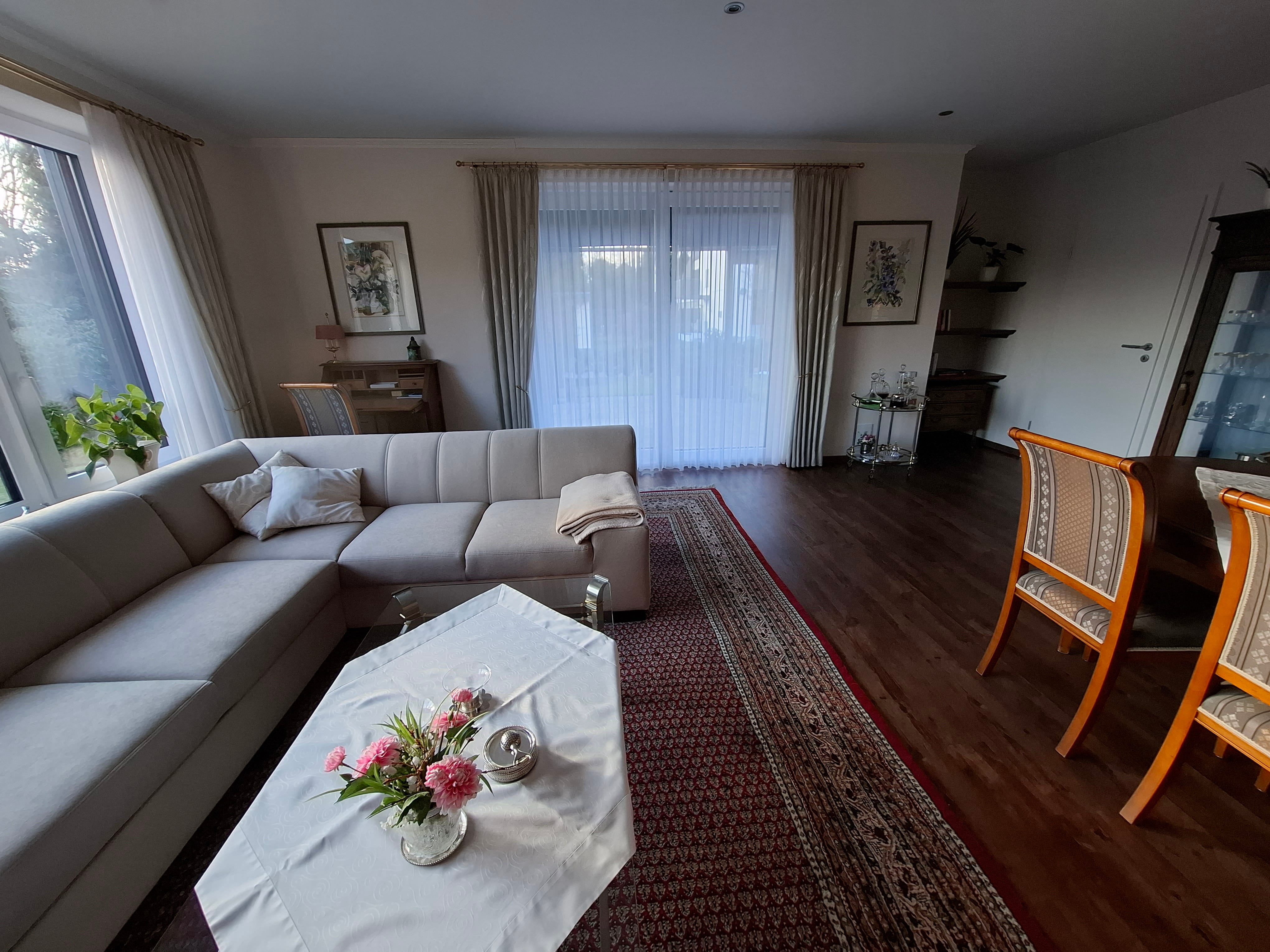 Monteurzimmer: Wohnzimmer mit Blick auf die Terrasse - Gästehaus Angela