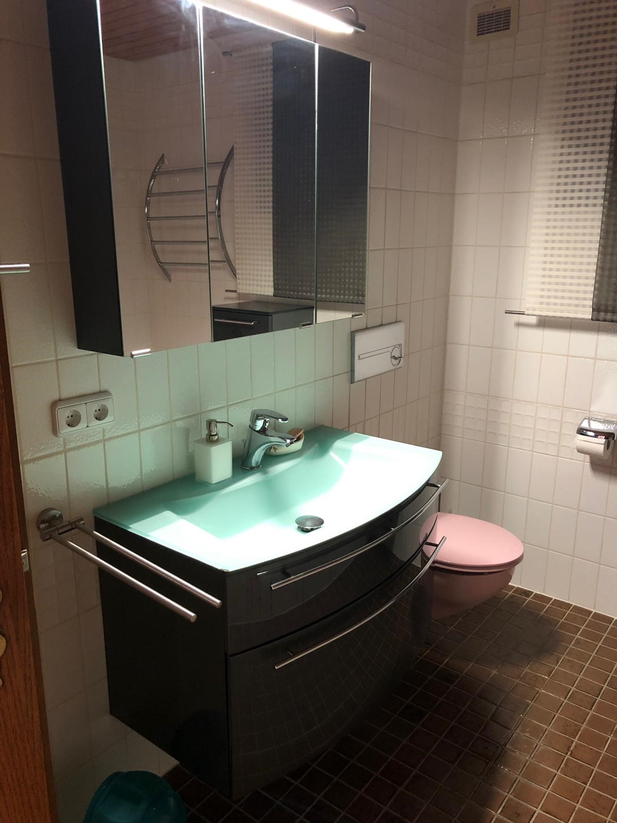 Monteurwohnung - Einzelbetten - Kassel - Das anspruchsvolle Badezimmer mit Dusche - Zum Langenberg