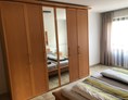 Monteurzimmer: Das Schlafzimmer mit Doppelbett - Zum Langenberg
