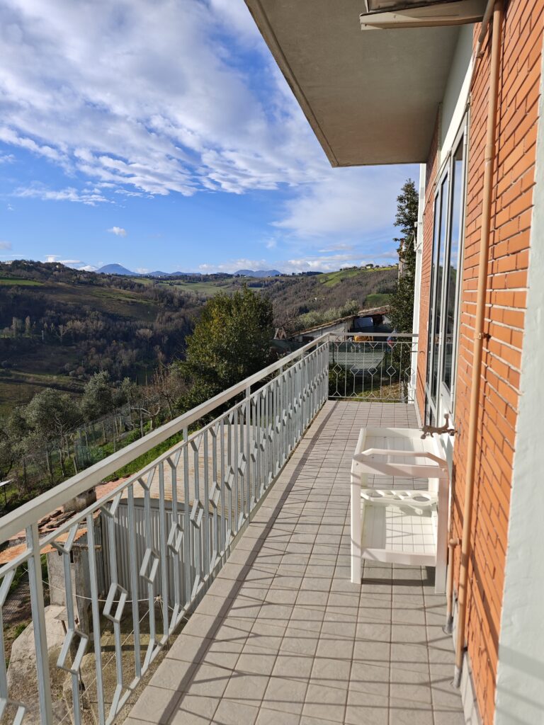Monteurzimmer: Balkon - CASA DORIS, Montecarotto, Le Marche - Apt. 2 - 1. Stock