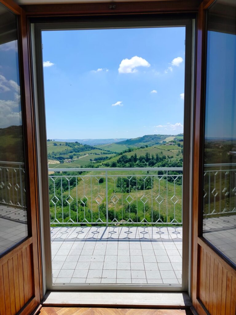 Monteurzimmer: Balkon, Aussicht - CASA DORIS, Montecarotto, Le Marche - Apt. 2 - 1. Stock