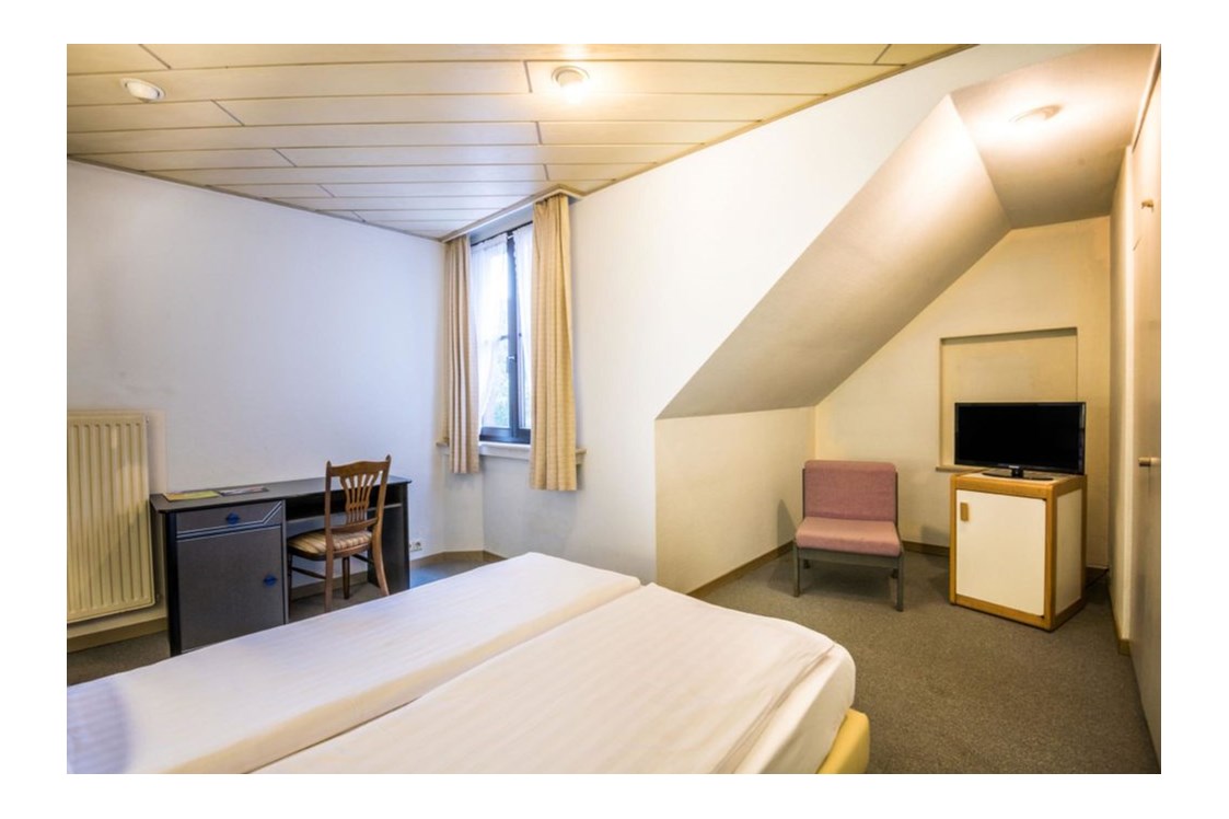 Monteurzimmer: Monteurunterkunft in Luxemburg mit eigenem Badezimmer - HOTEL LE POSTILLON