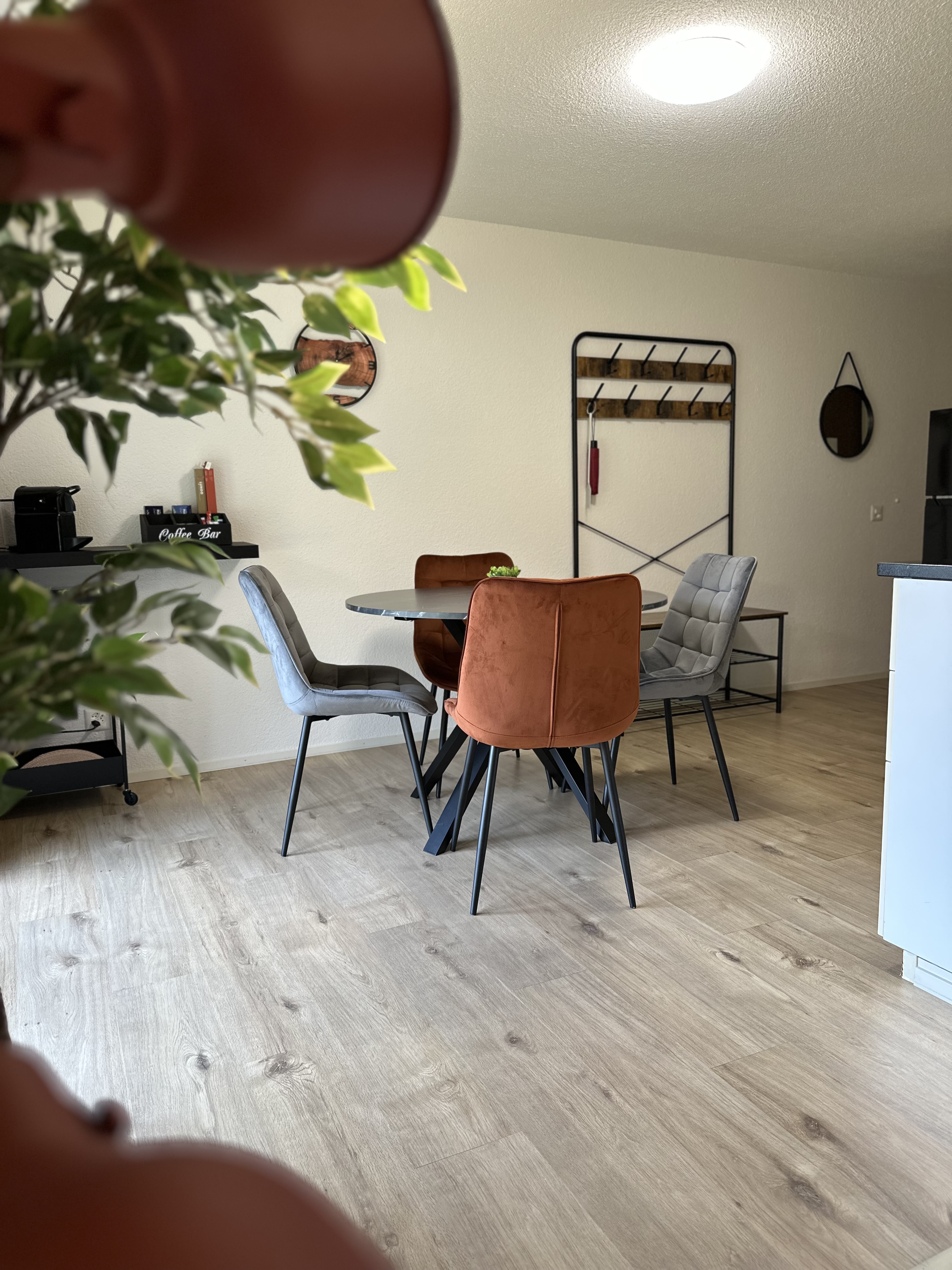 Monteurzimmer: Essbereich  - CapoBnB Work and Chill Apartment