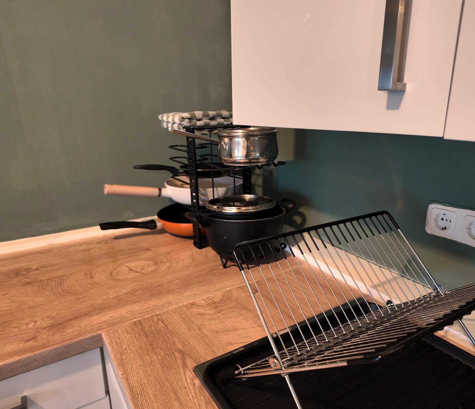 Monteurwohnung - Parkplatz: kostenlose Parkplätze in der Straße - Hessen Süd - Küche - Eigenes Bungalow für Ihr Team 6 bis 8 Personen