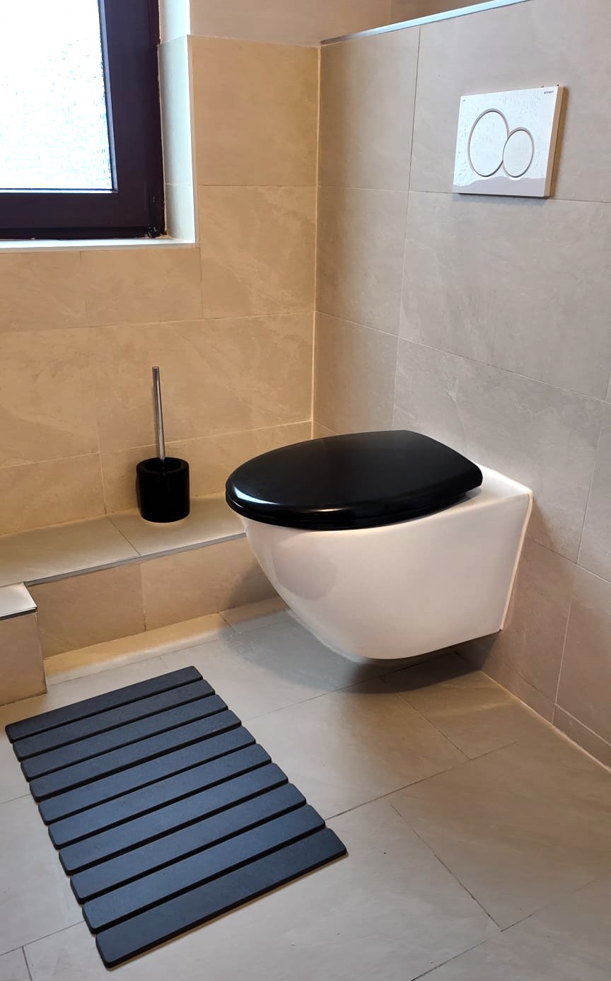 Monteurwohnung - Parkplatz: kostenlose Parkplätze in der Straße - Hessen Süd - Gäste WC - Eigenes Bungalow für Ihr Team 6 bis 8 Personen