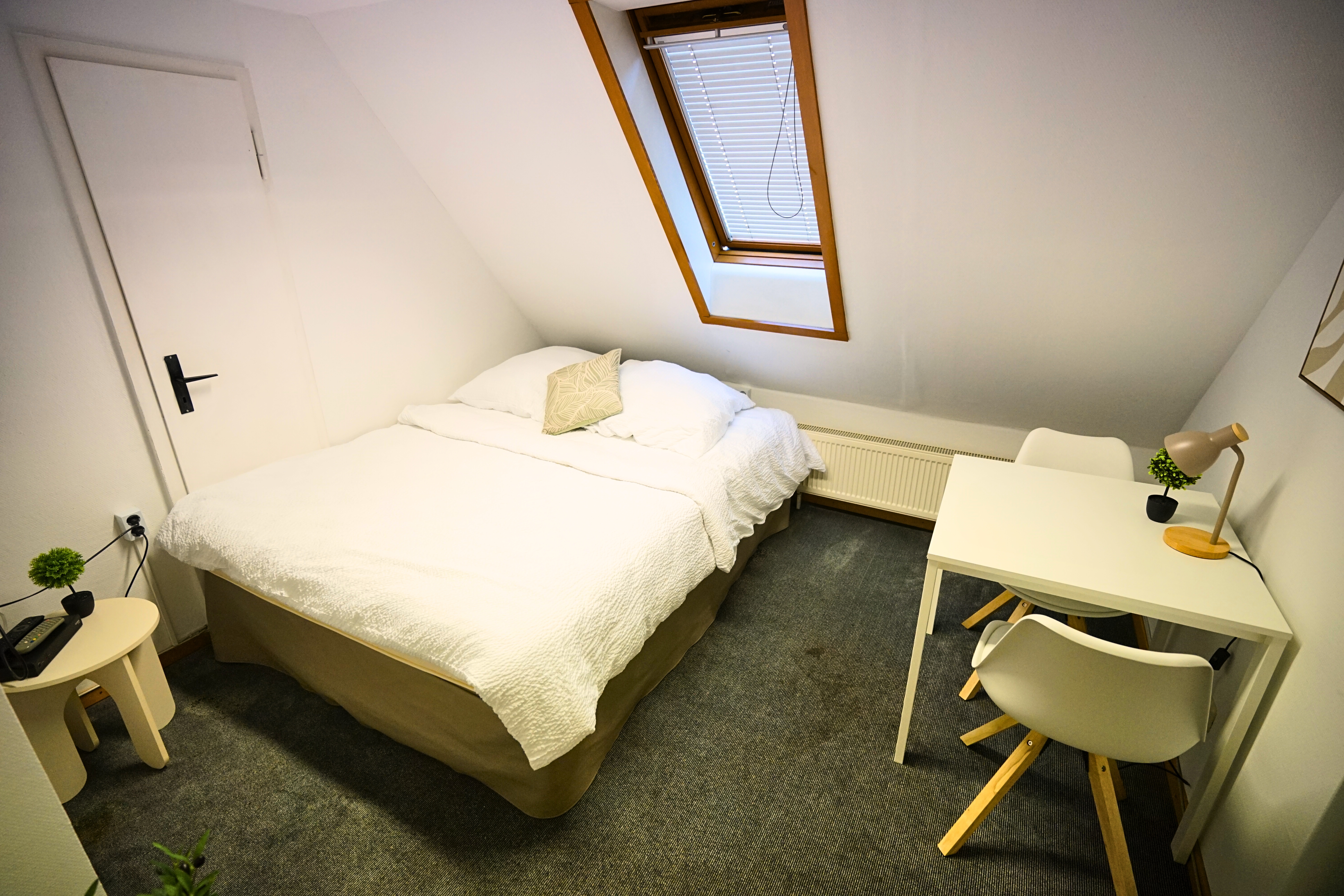 Monteurzimmer: Doppelzimmer mit Gemeinschaftsbad - Die GastHütte