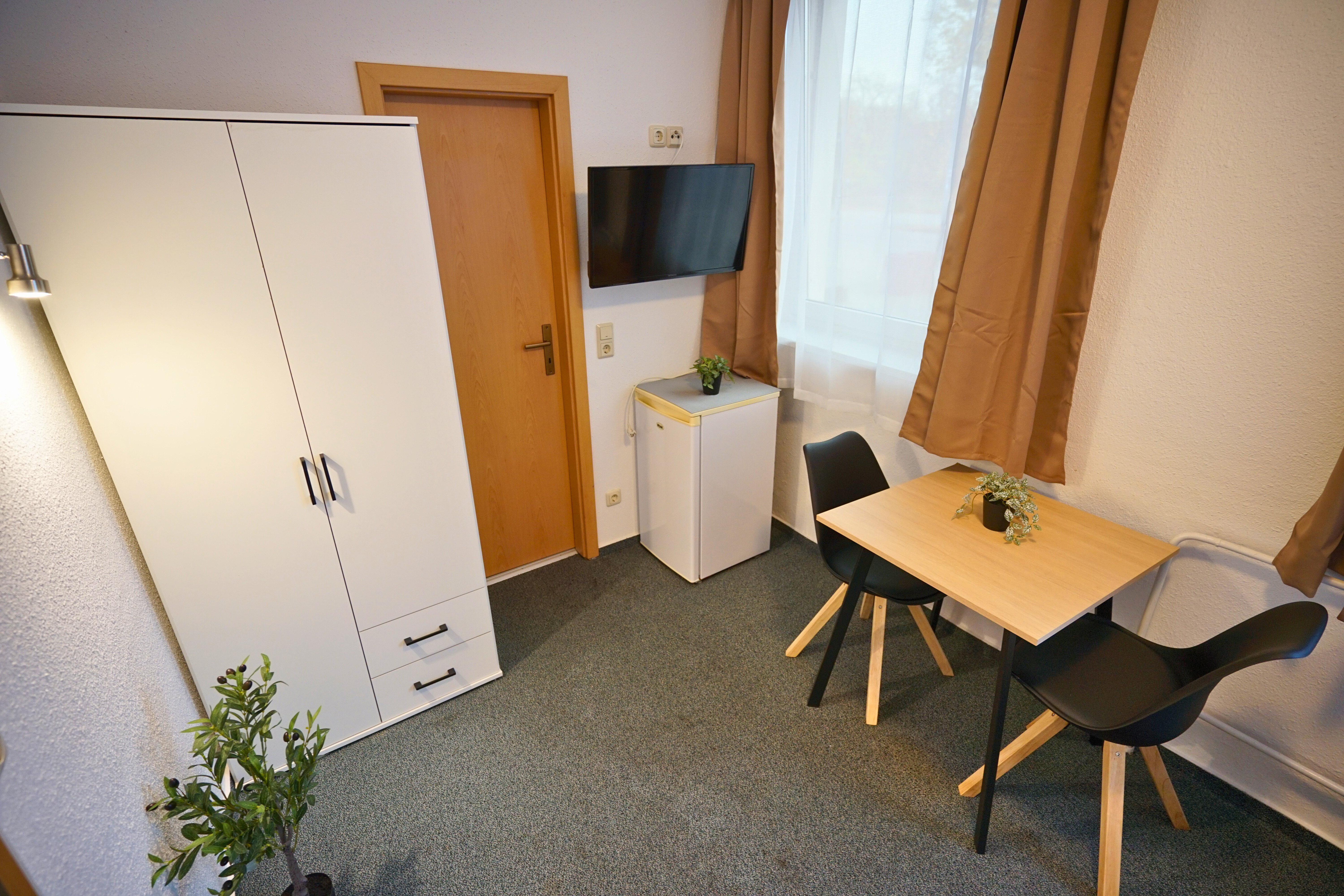 Monteurzimmer: Doppelzimmer mit eigenem Bad - Die GastHütte