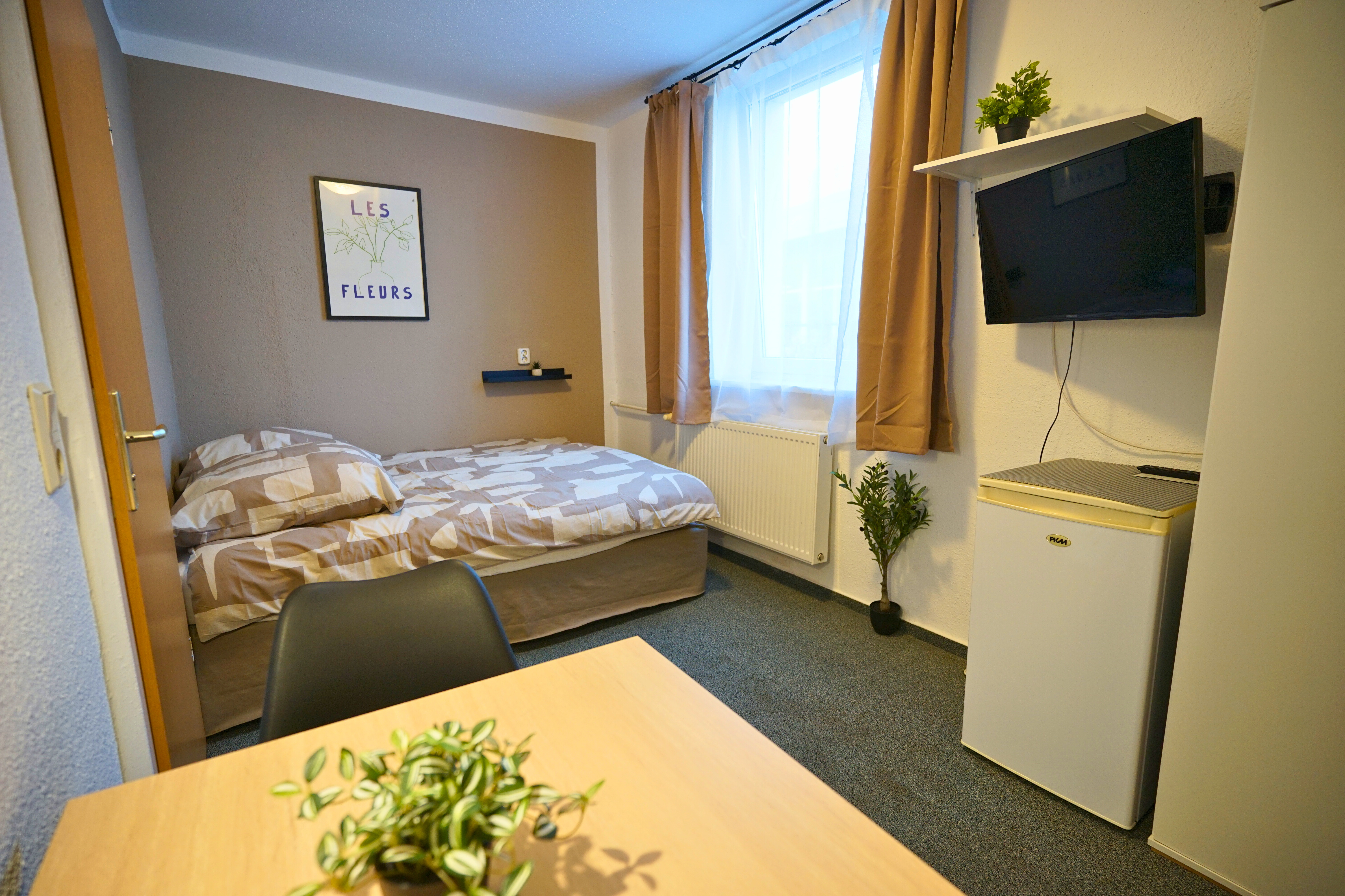 Monteurzimmer: Doppelzimmer mit eigenem Bad - Die GastHütte
