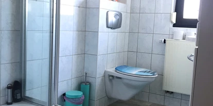 Monteurwohnung - PLZ 35781 (Deutschland) - Bad oben mit Dusche - Ferienhaus Tim