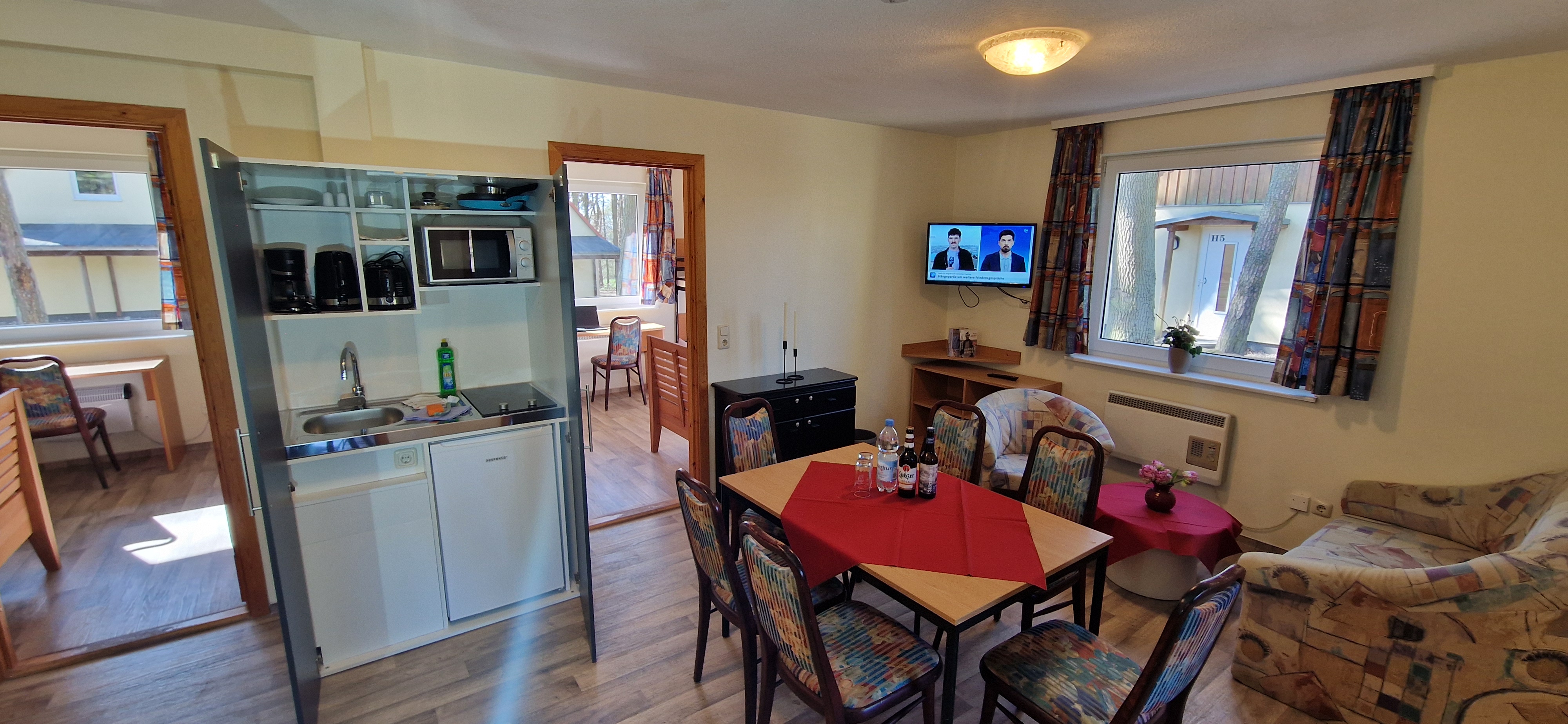 Monteurzimmer: Wohnraum mit Küche - Hostel Schweriner See