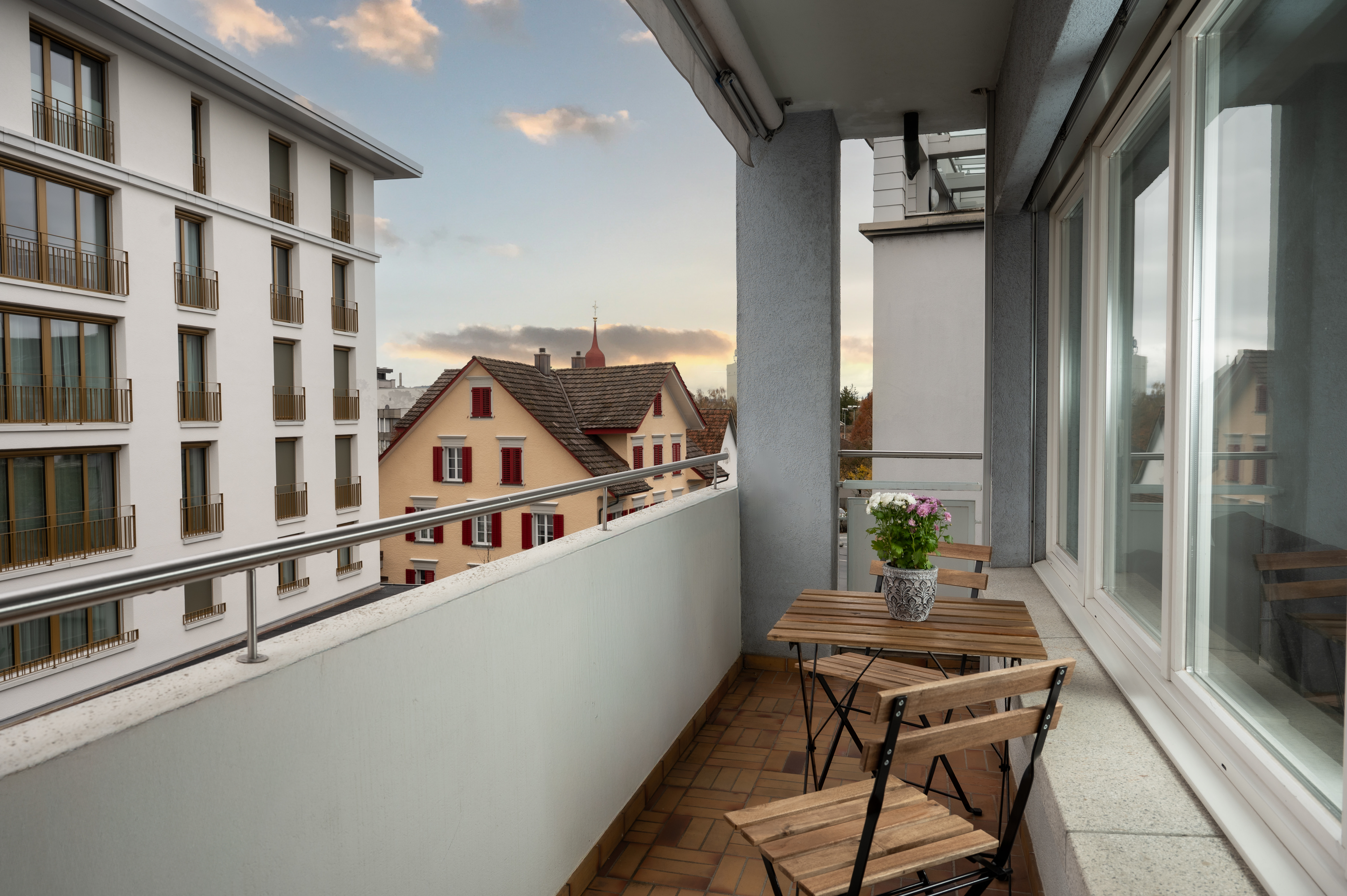 Monteurzimmer: Terrasse - the George.. 3 Zimmer, 6 Betten