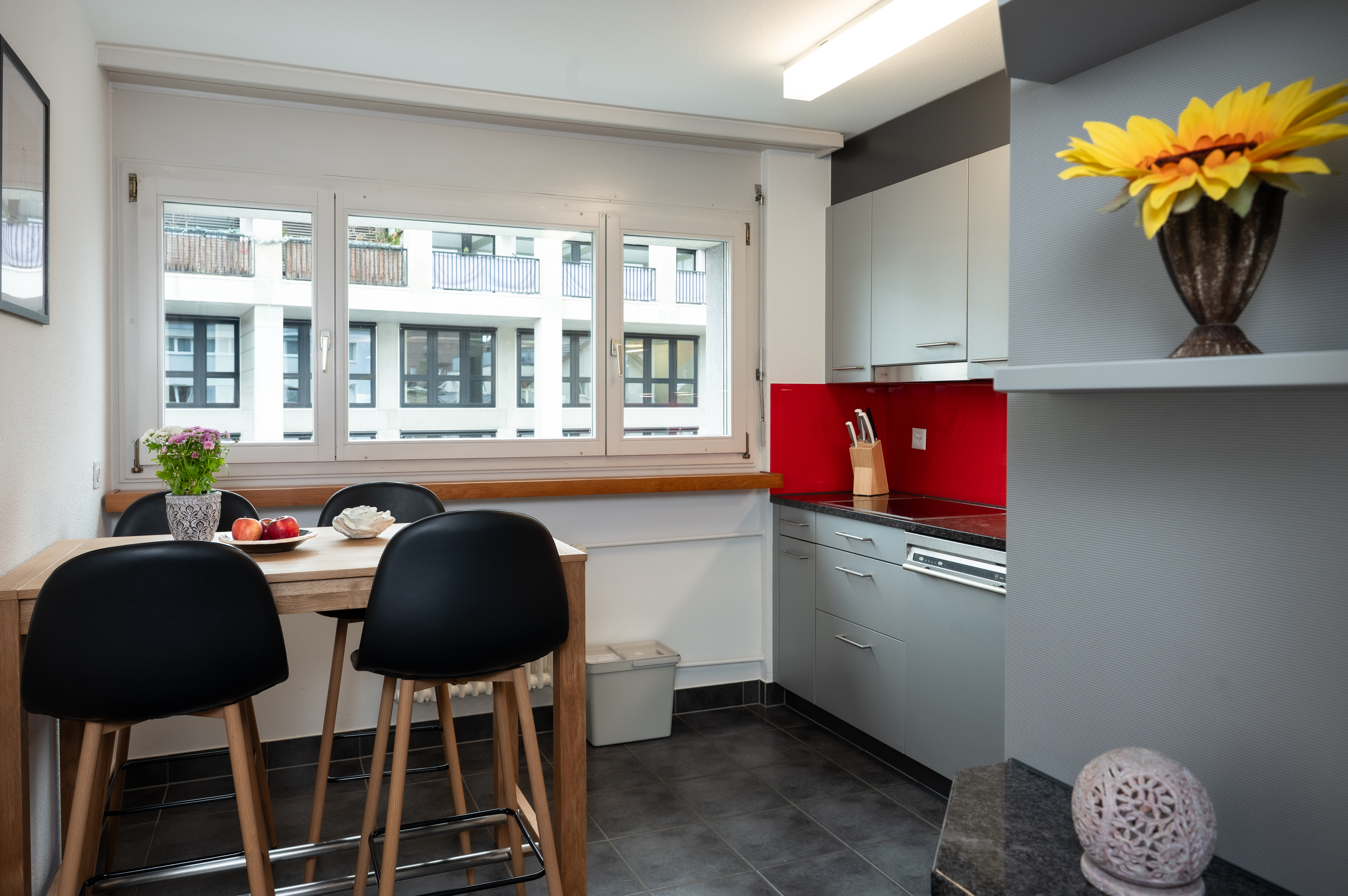 Monteurzimmer: Küchentisch für 4 Personen - the George.. 3 Zimmer, 6 Betten