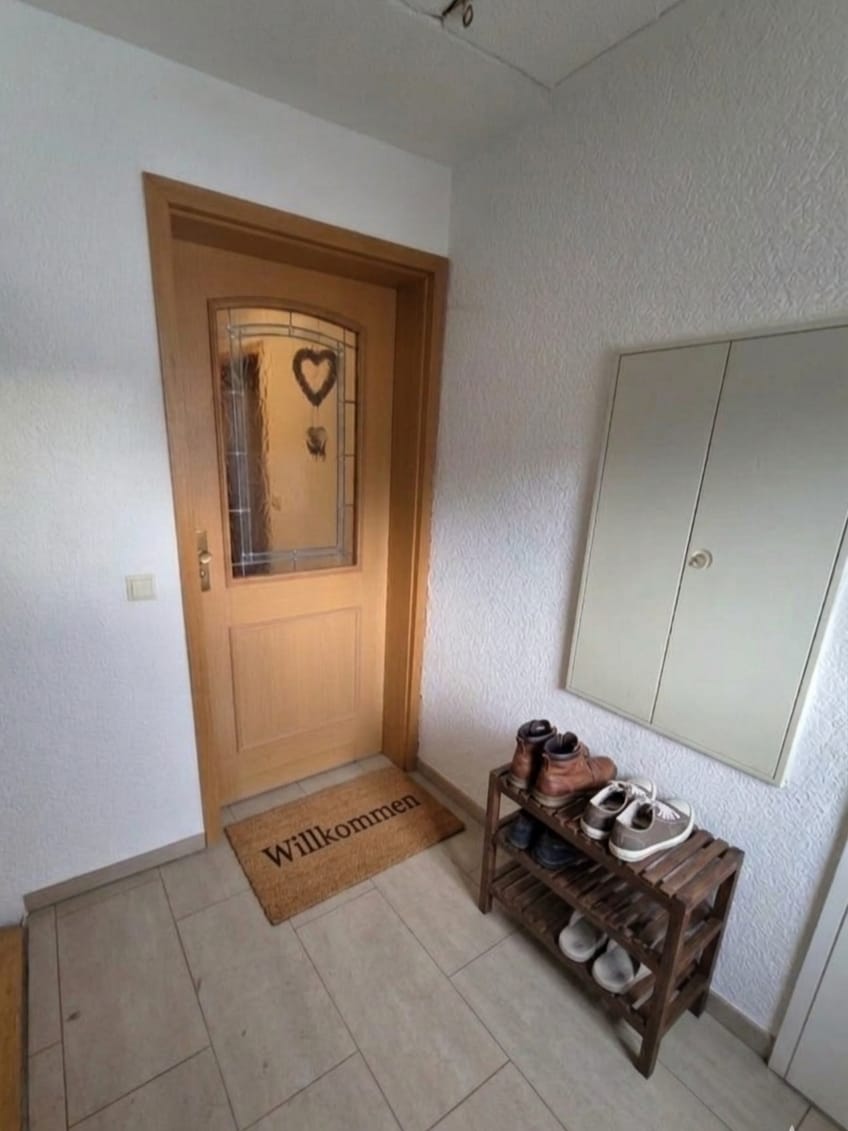 Monteurwohnung - Badezimmer: eigenes Bad - PLZ 51702 (Deutschland) - Wohnungseingang - Teambase Germinghausen Eröffnungsangebot 7 Personen für insgesamt 99€/Nacht