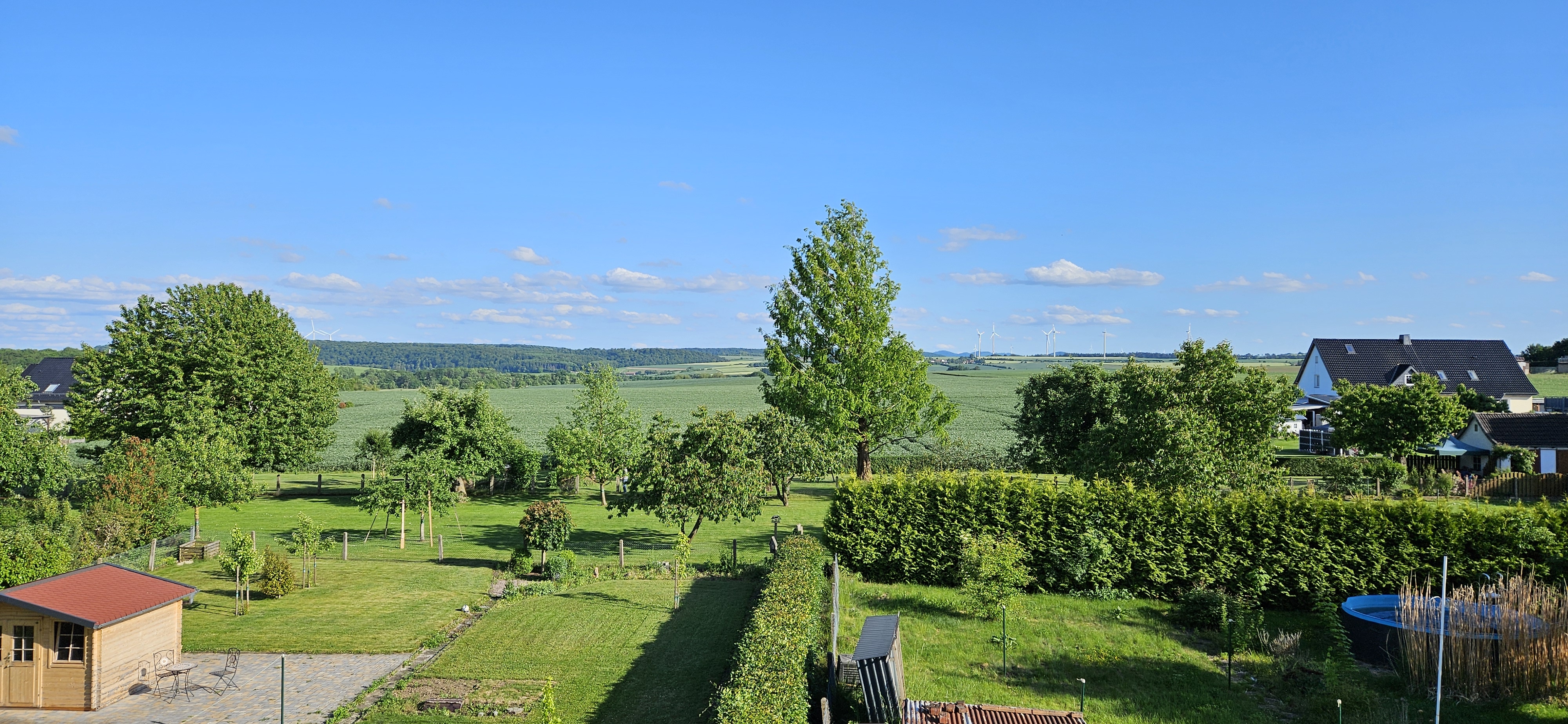 Monteurwohnung - Warburg Daseburg - Weitblick von innen -  Monteurwohnung - Ausblick Desenberg