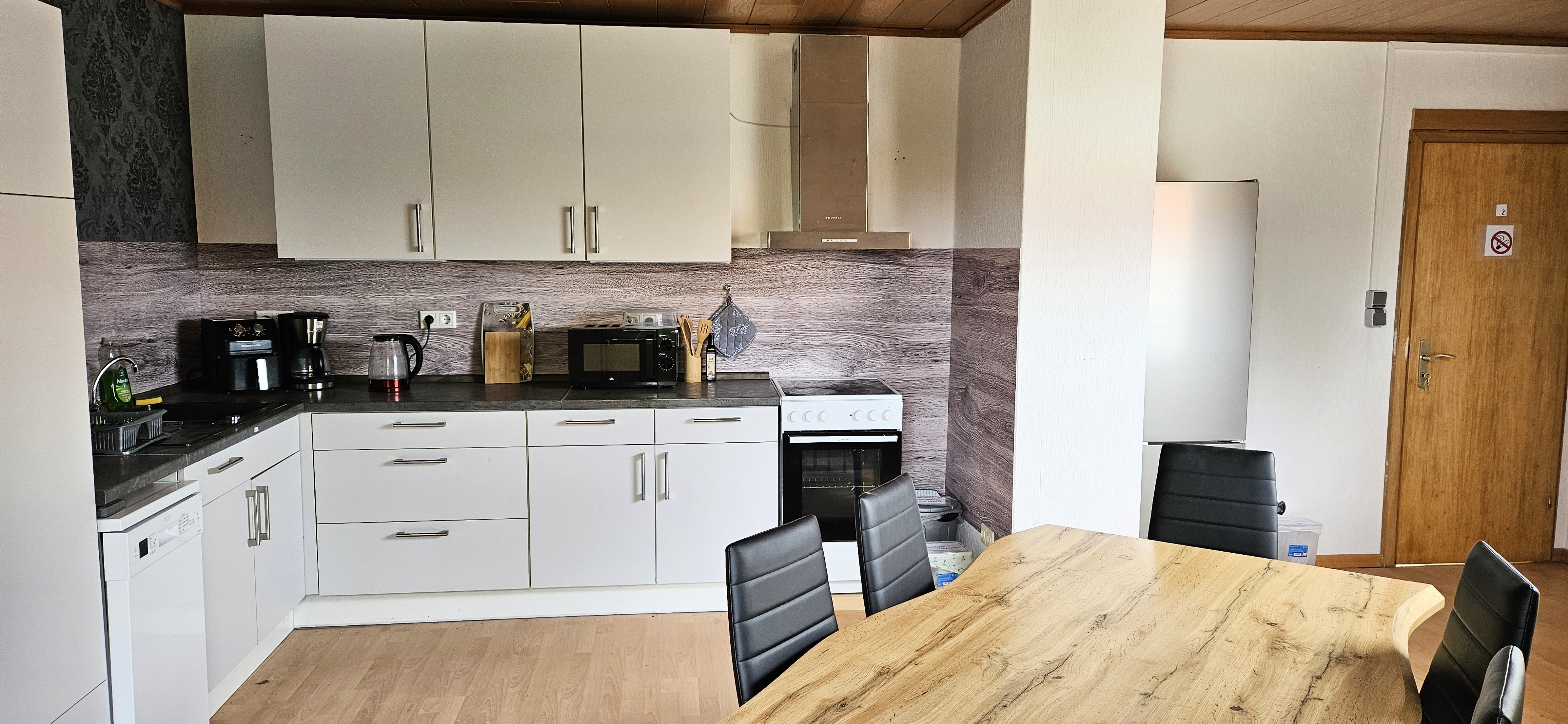 Monteurwohnung: Küche - erstes Stockwerk -  Monteurwohnung - Ausblick Desenberg