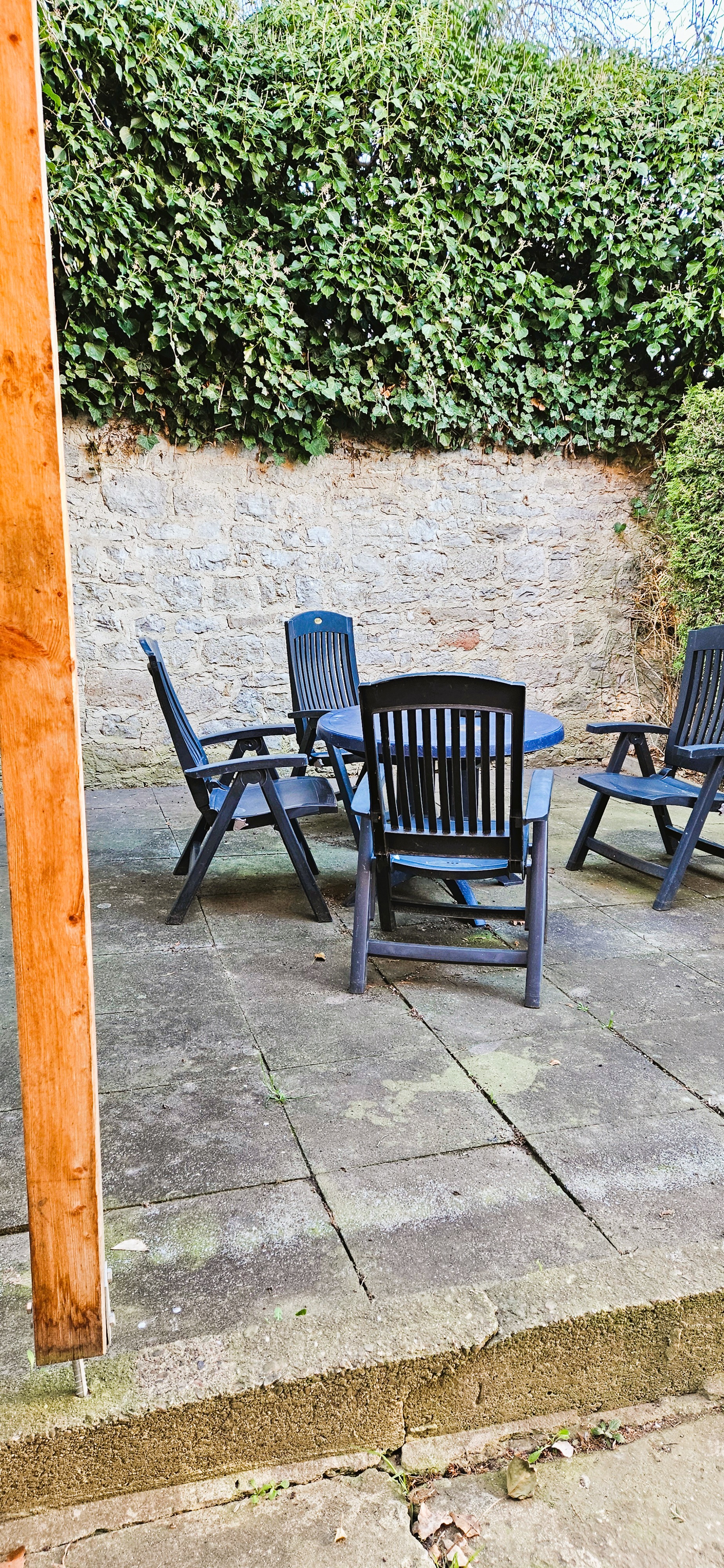 Monteurwohnung - Warburg Daseburg - Terrasse mit Grill - Monteurwohnung - Alte Schmiede