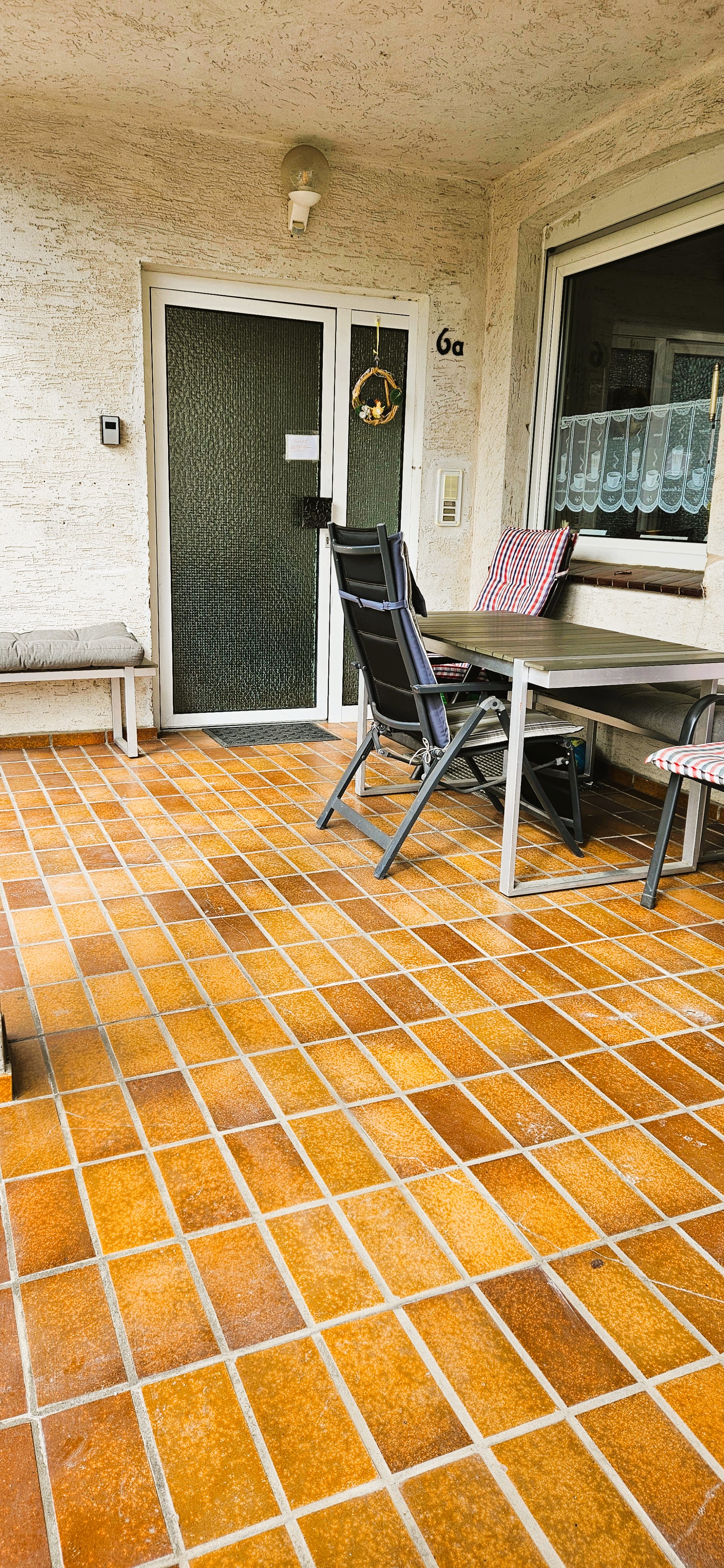 Monteurwohnung: Eingang und Terrasse - Monteurwohnung EG - Zimmer bei Alina