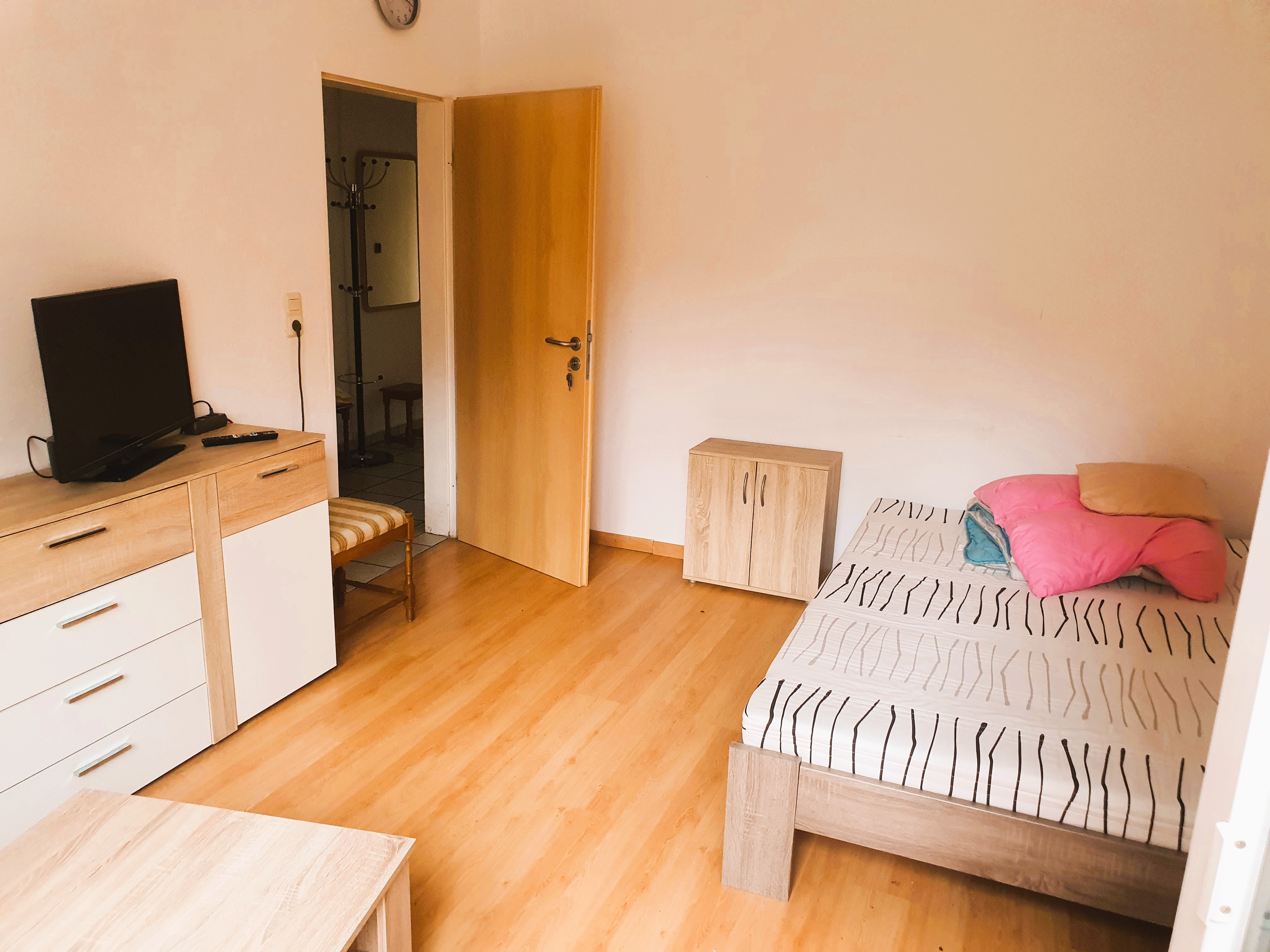 Monteurwohnung: Zimmer2 - Erdgeschoss - Monteurwohnung EG - Zimmer bei Alina