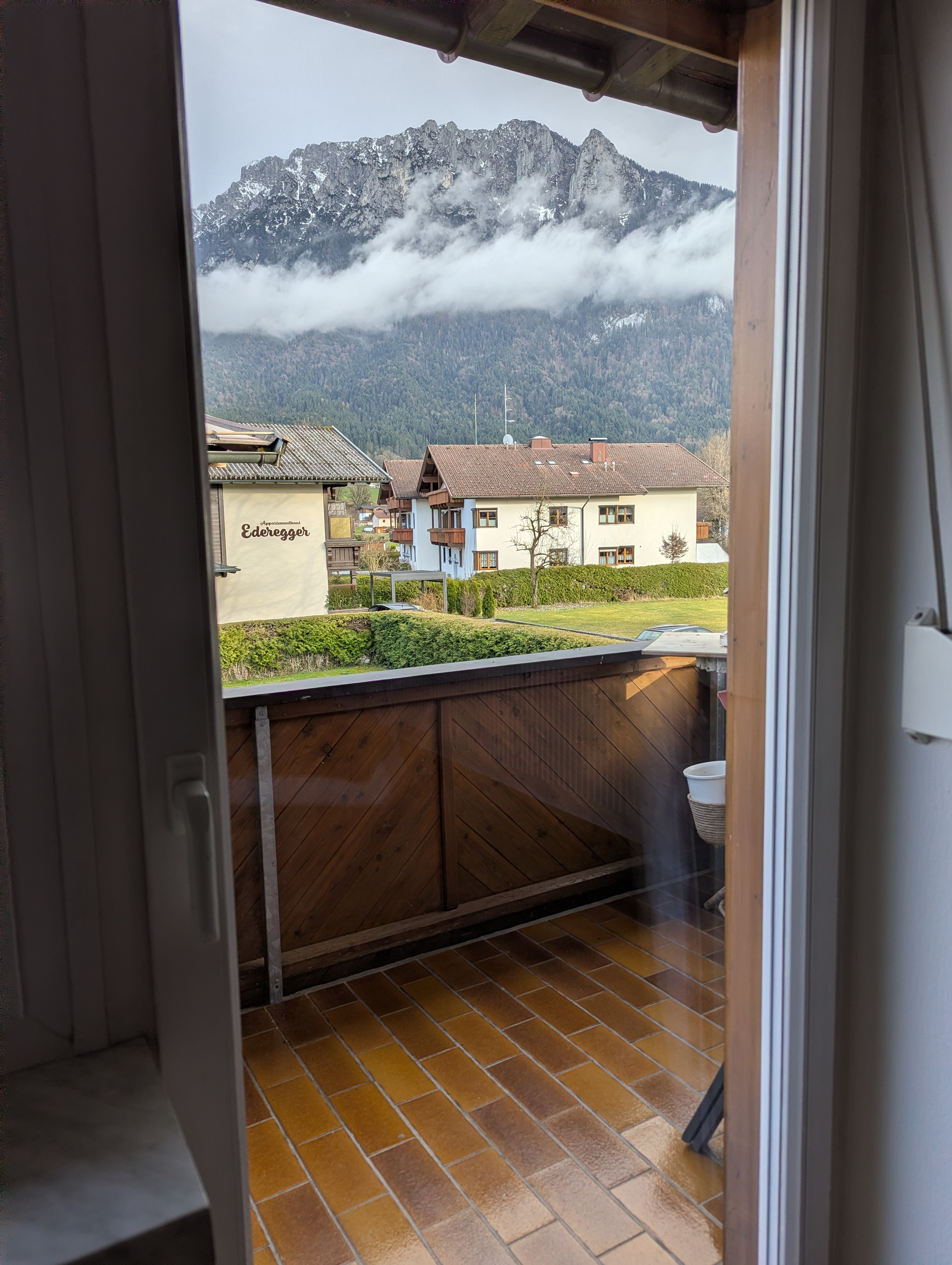 Monteurzimmer: Blick vom Wohnzimmer zum Naunspitz - Lijus GmbH - Appartement Naunspitzblick