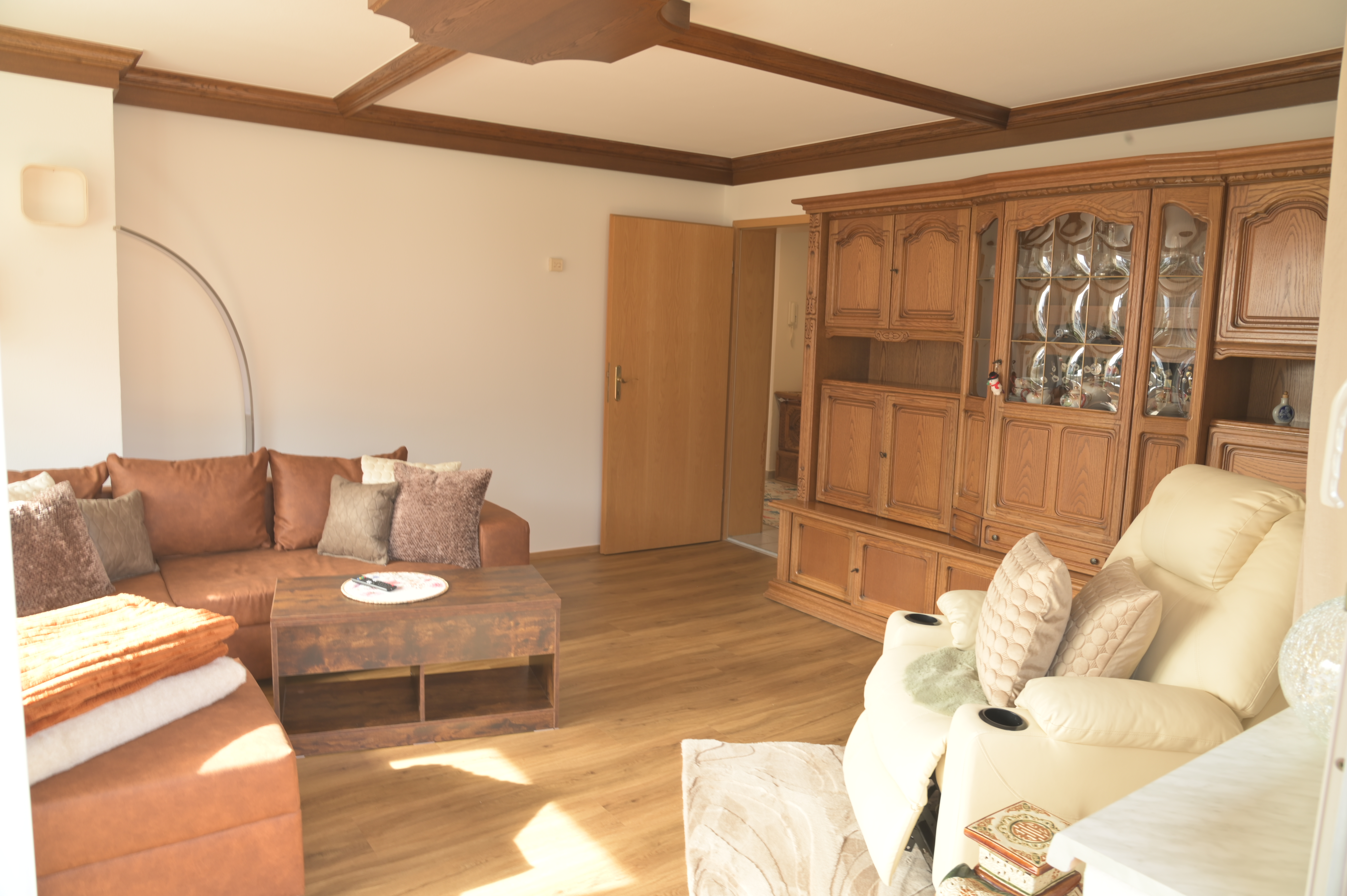 Monteurzimmer: Relaxstuhl mit Massagefunktion WZ - Lijus GmbH - Appartement Naunspitzblick