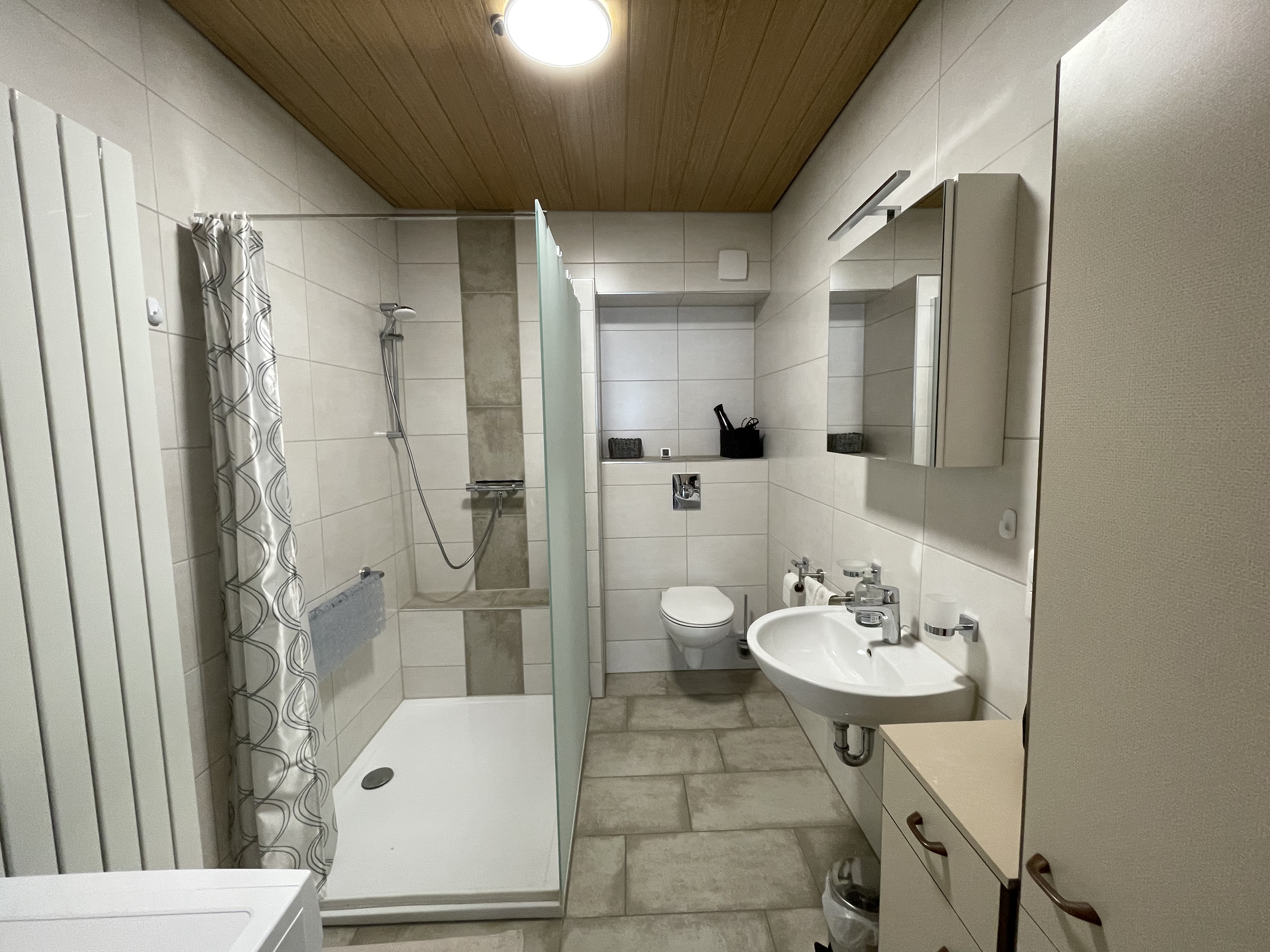 Monteurwohnung - PLZ 34537 (Deutschland) - Bad mit Waschmaschine - Kleegarten