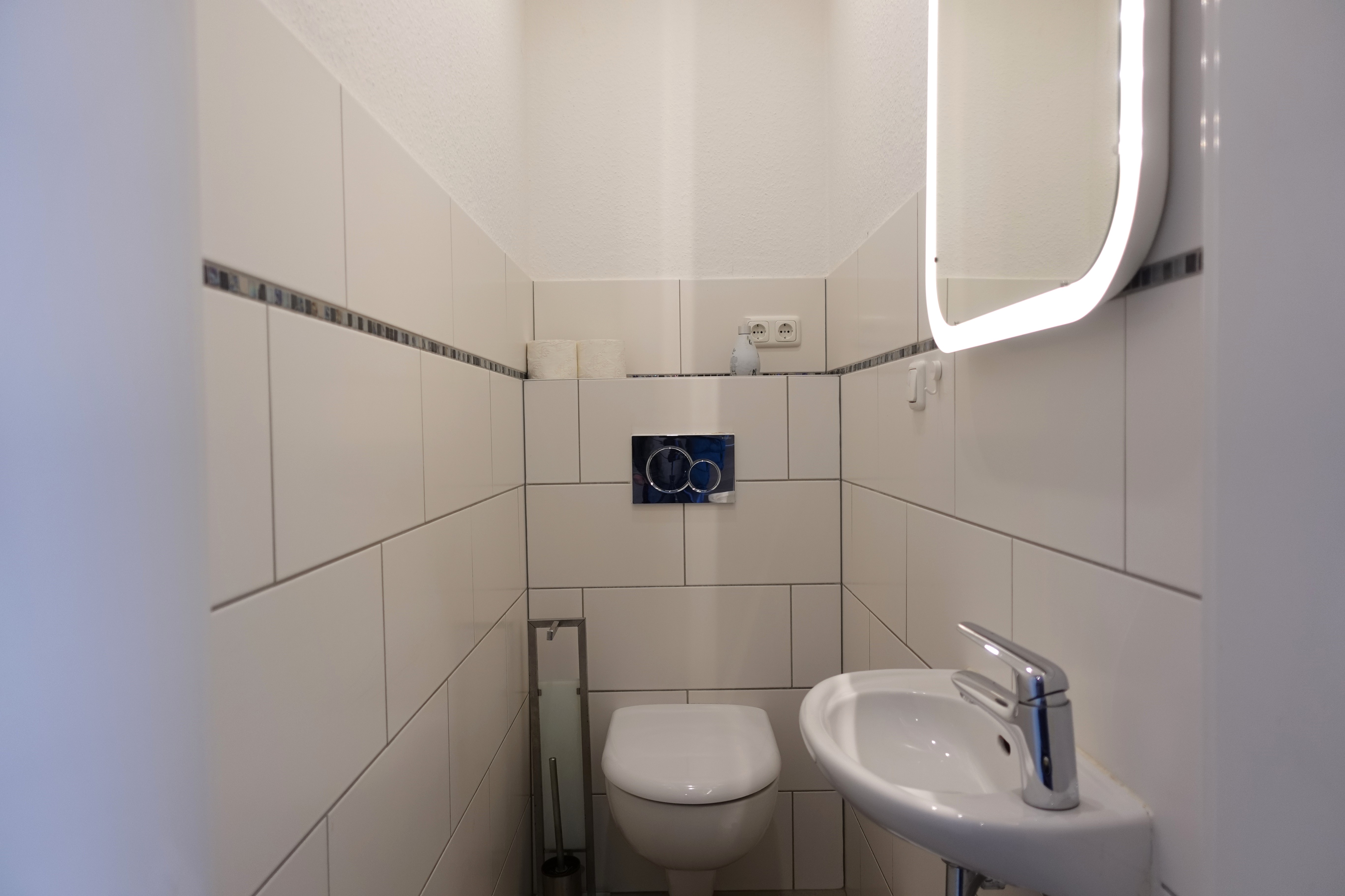 Monteurzimmer: Göäste-WC - Haus Irmgard 1-6 Personen. Wir bieten Unterkünfte für insg 60 Personen