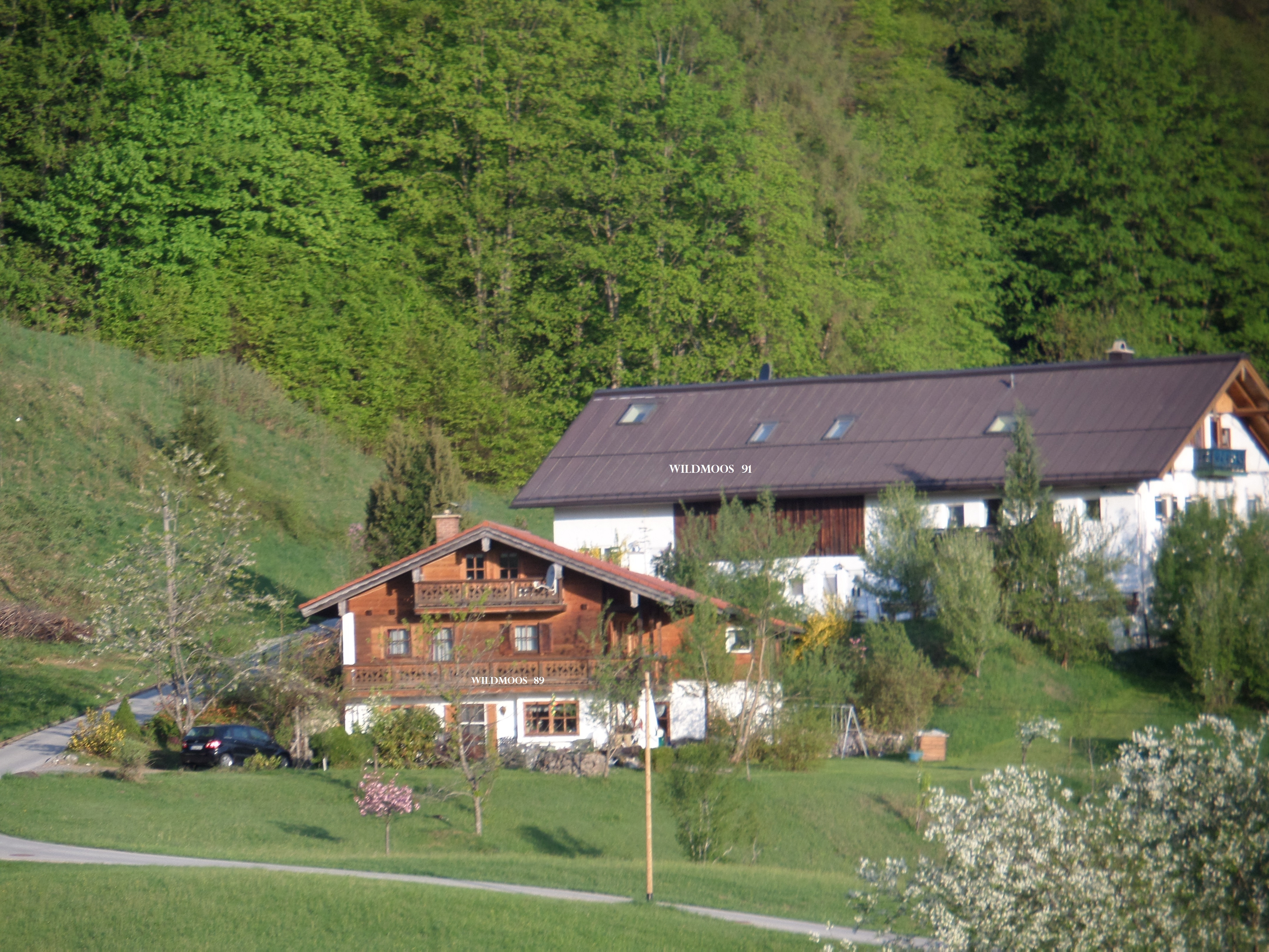 Monteurzimmer: Das Lehnhäusl
Im Anwesen  Wildmoos  91  werden  Monteurwohnungen, ab € 19,-- pro Person und Nacht angeboten. 
Ebenfalls im Anwesen Wildmoos 91 werden  zwei  komfortable  Ferienwohnungen angeboten für 
2 Personen ab € 59,-- angeboten.
Im Anwesen Wildmoos 89  werden ab € 33,--  komfortabel ausgestattete Gästezimmer angeboten,  mit  Dusche/WC  Haartrockner   Kosmetikspiegel   SAT  TV   Fußbodenheizung  und  Balkon.
 - Lehnhäusl in Berchtesgaden ab € 49,--