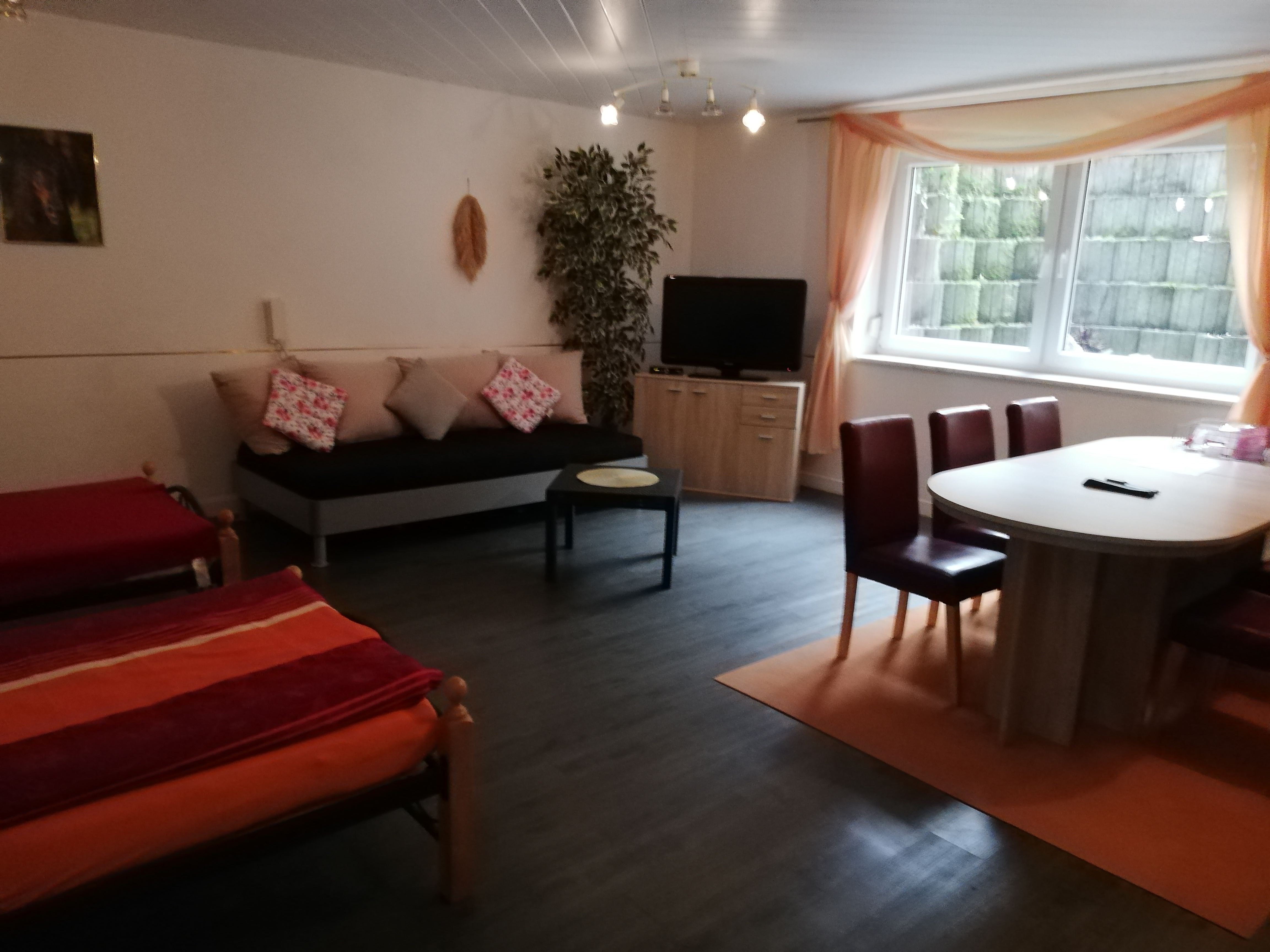 Monteurzimmer: 3 Bett Zimmer mit Küchenzeile - Zimmervermietung-Monteurzimmer Sibbesse