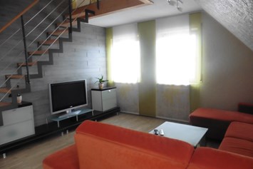 Monteurzimmer: Wohnbereich  - Wohnung - Essen - Schlafen - alles in einem Haus