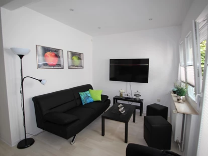 Monteurwohnung - Balkon - Deutschland - Wohnküche mit TV - Monteurzimmer Meyer Varel